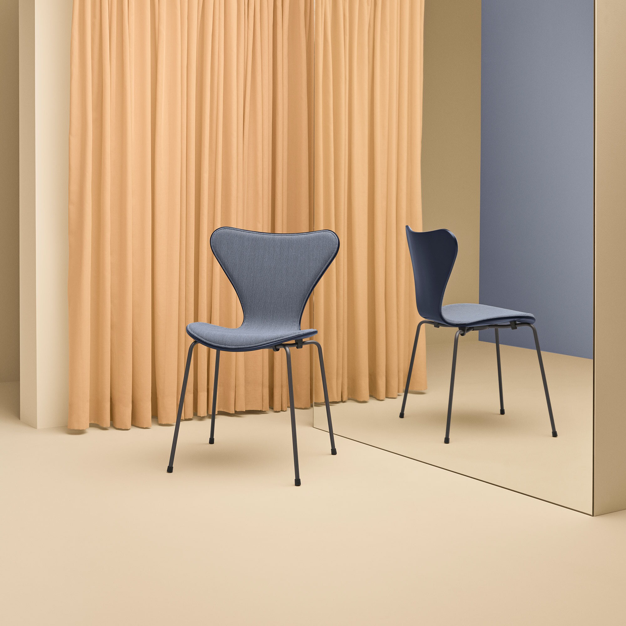 Series 7 Chair Front Upholstered Warm Graphite Base