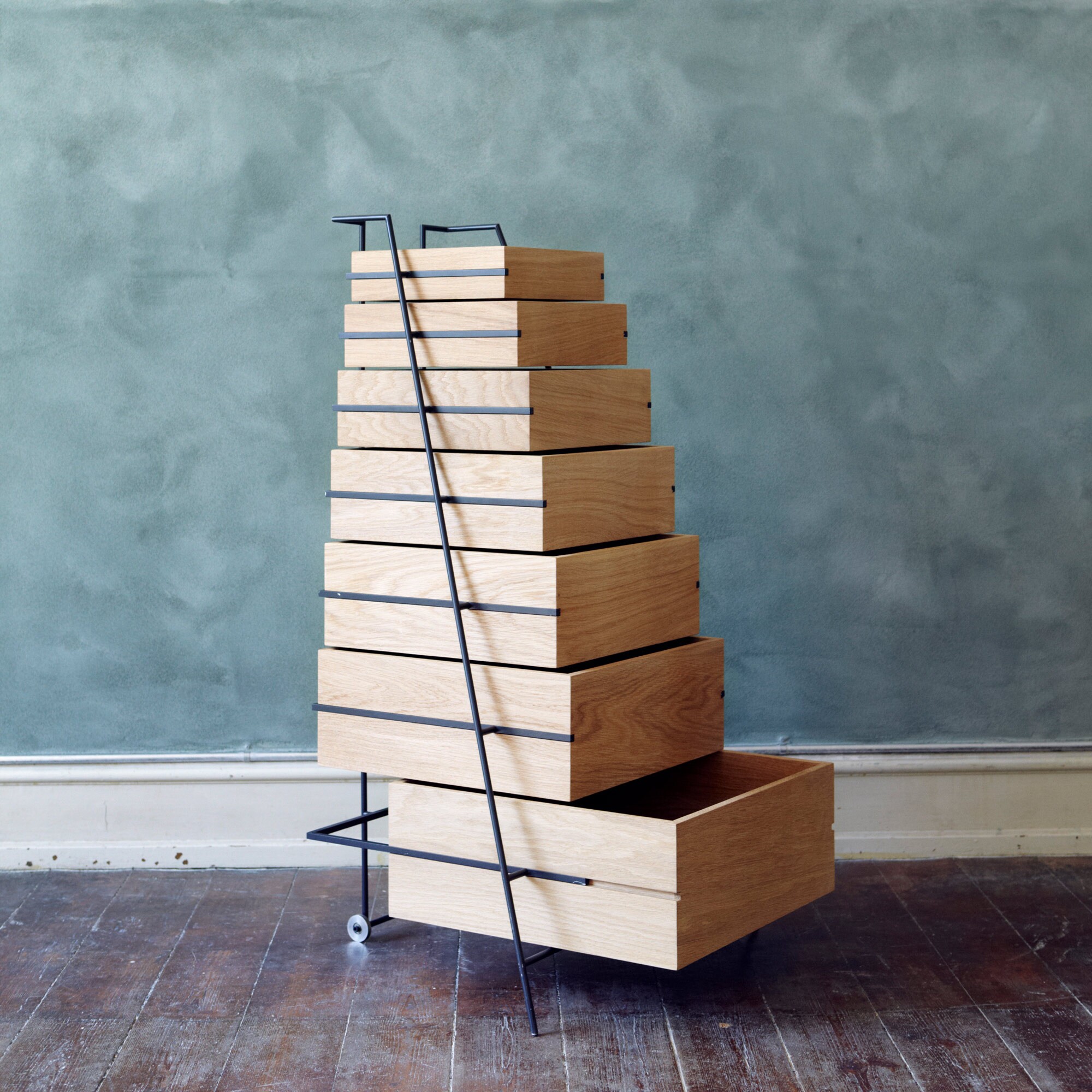 Sutoa storage cabinet / box