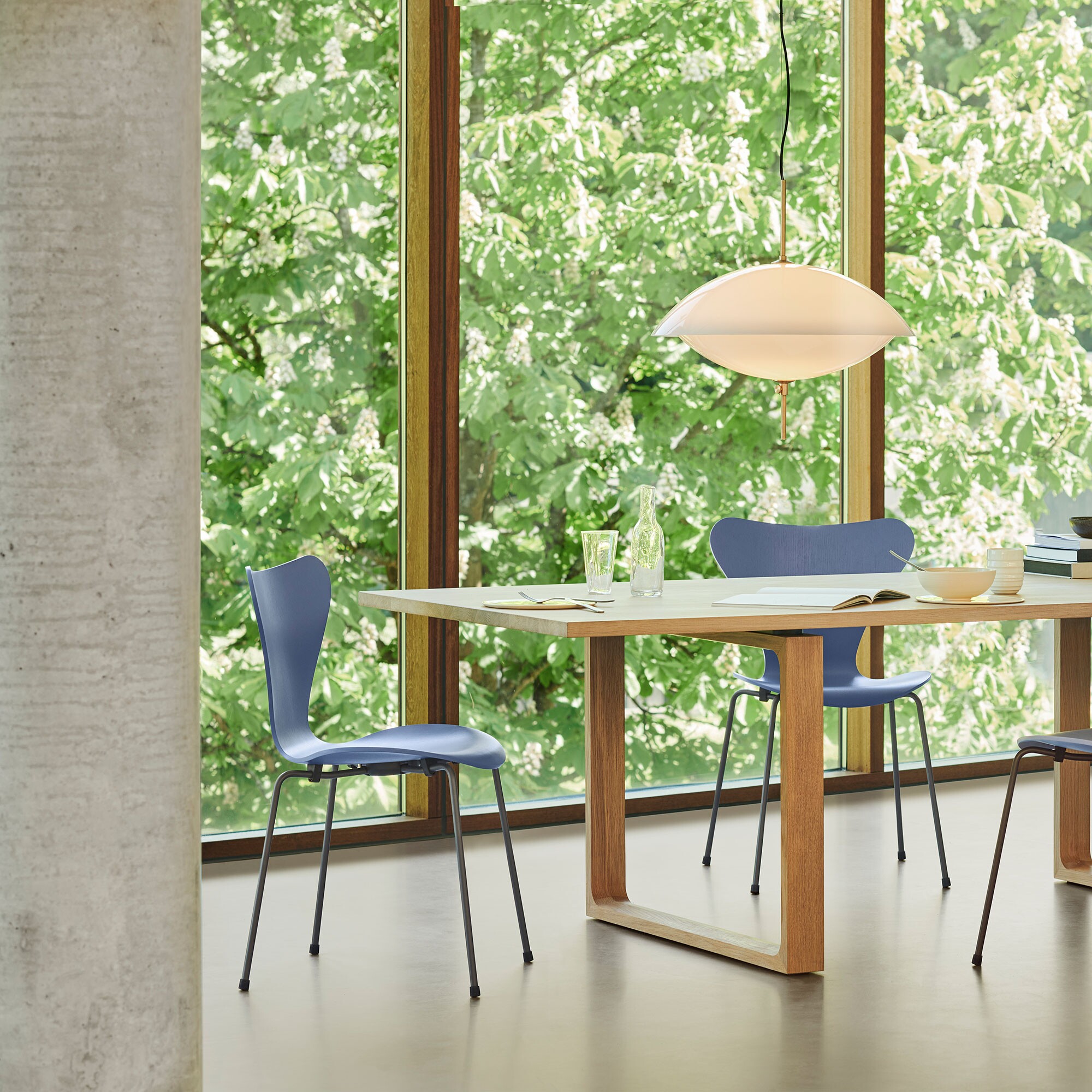 Series 7™ Chair Dyed Ash Warm Graphite Base