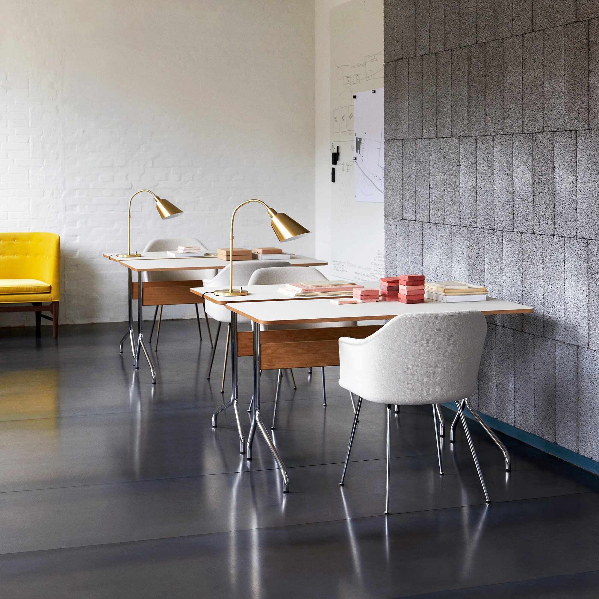 Pavilion AV16 Desk Frame Chrome