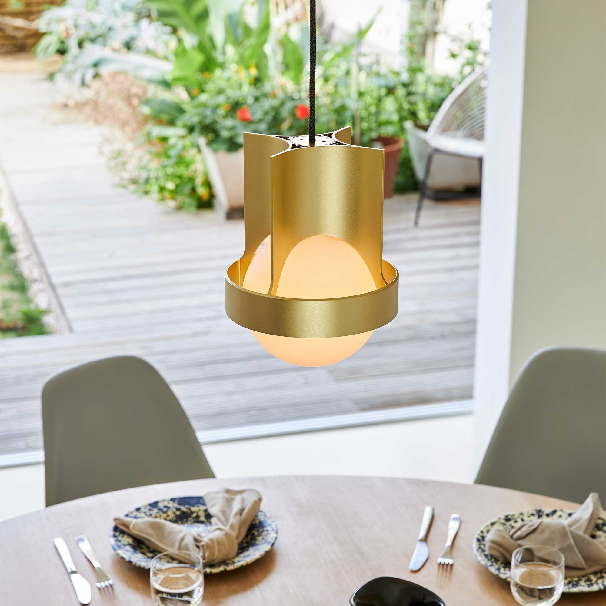 Loop Suspension Lamp L + Sphere IV