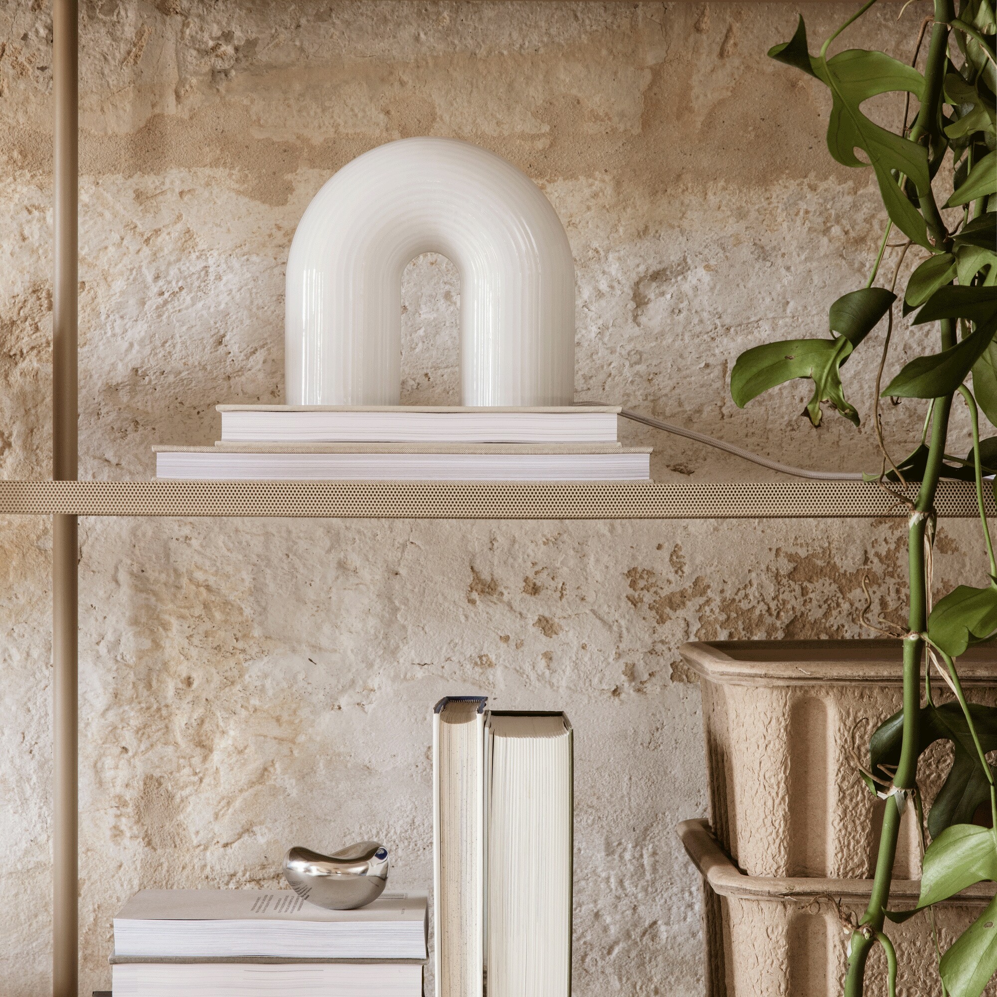 Vuelta LED Table Lamp