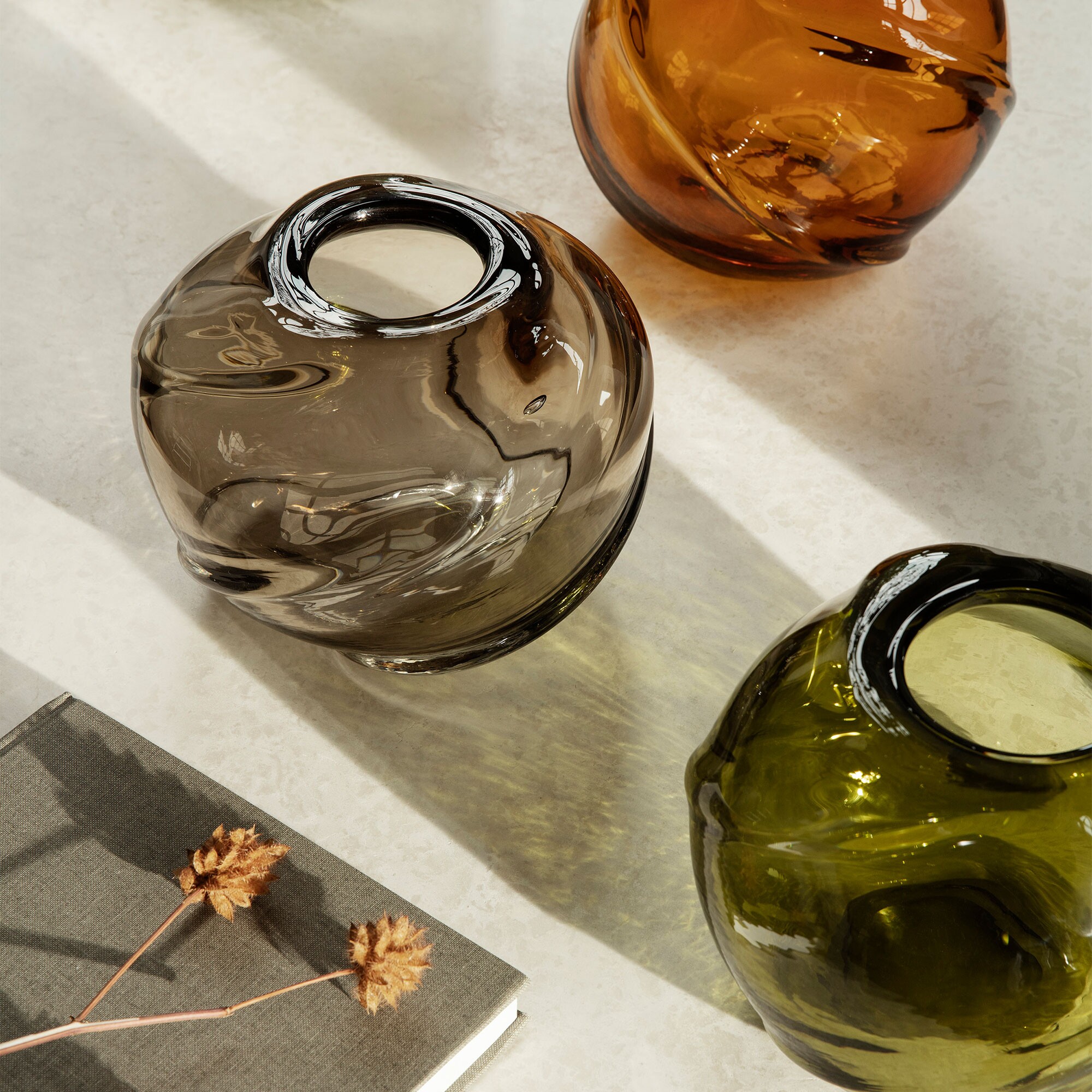 Water Swirl Vase Round