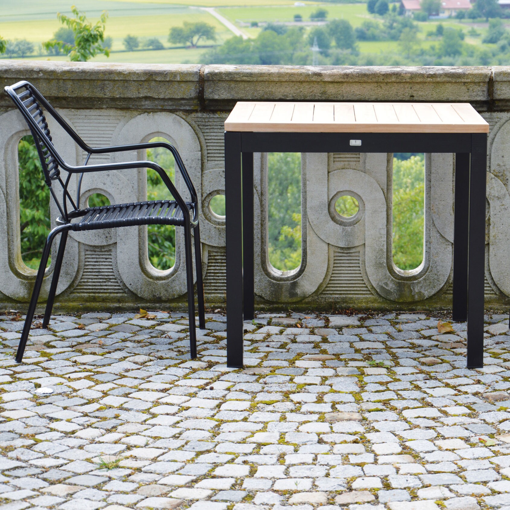 Quadrat Garden Table Black Base