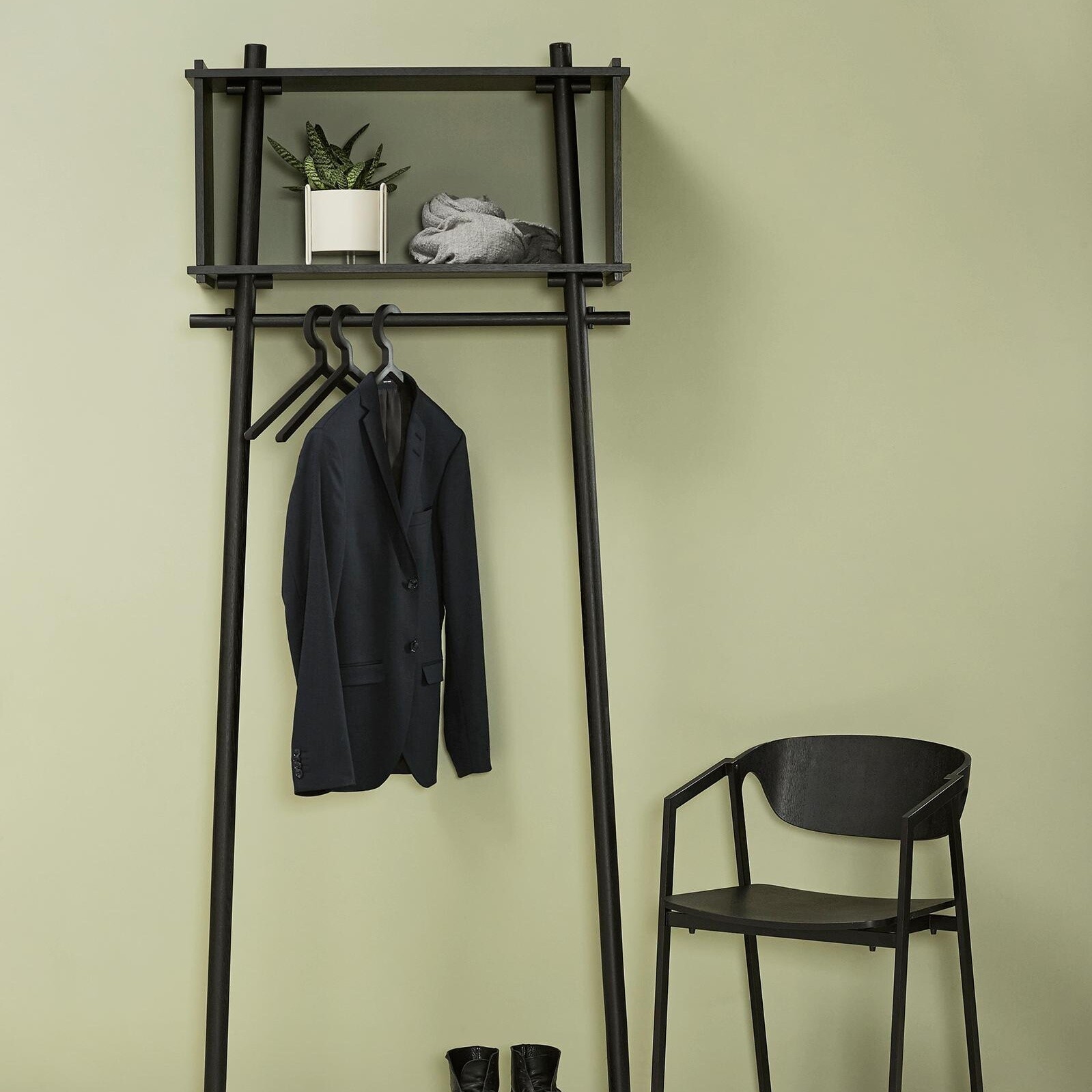 Töjbox Wall Wardrobe