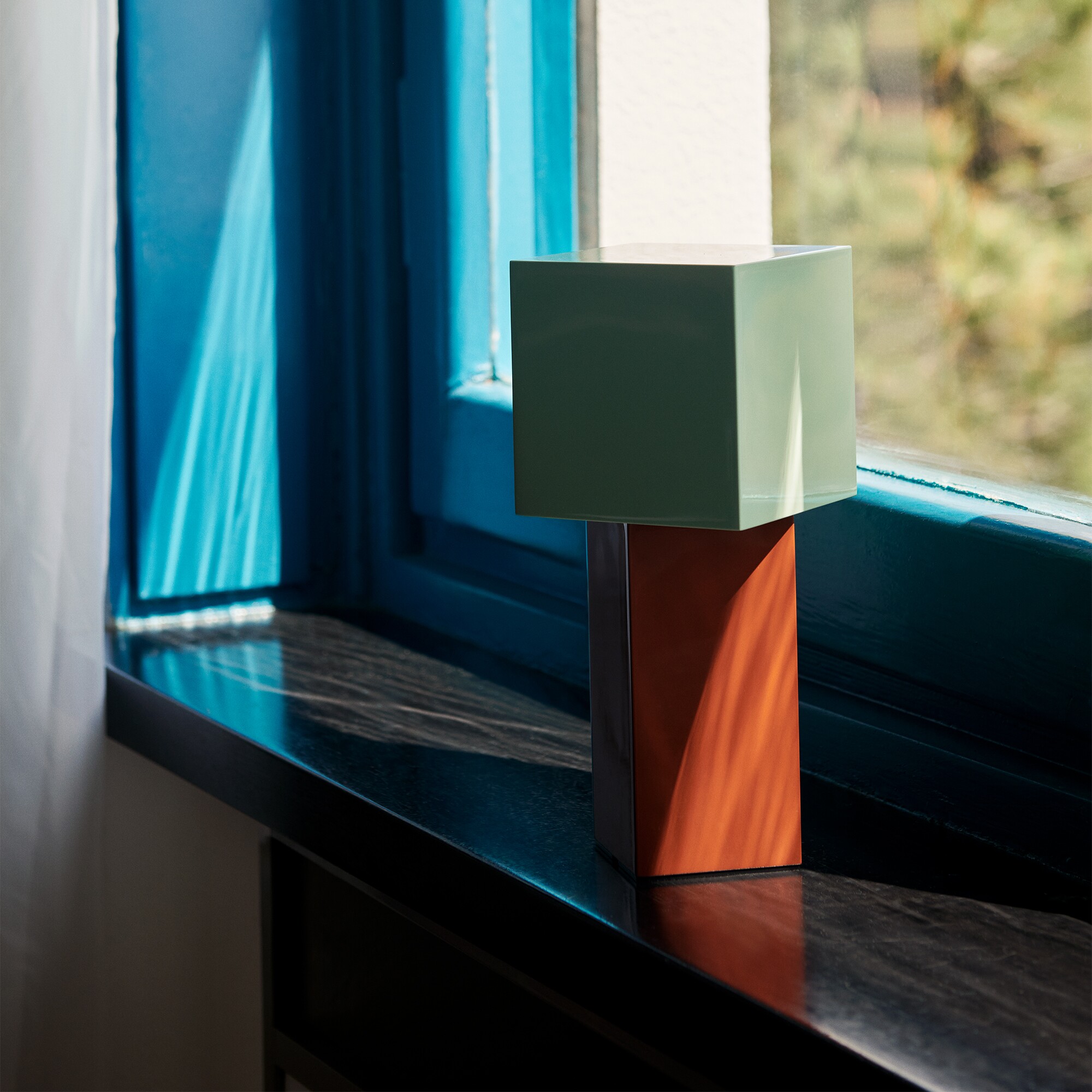 Pivot Portable ATD7 Lamp with Battery