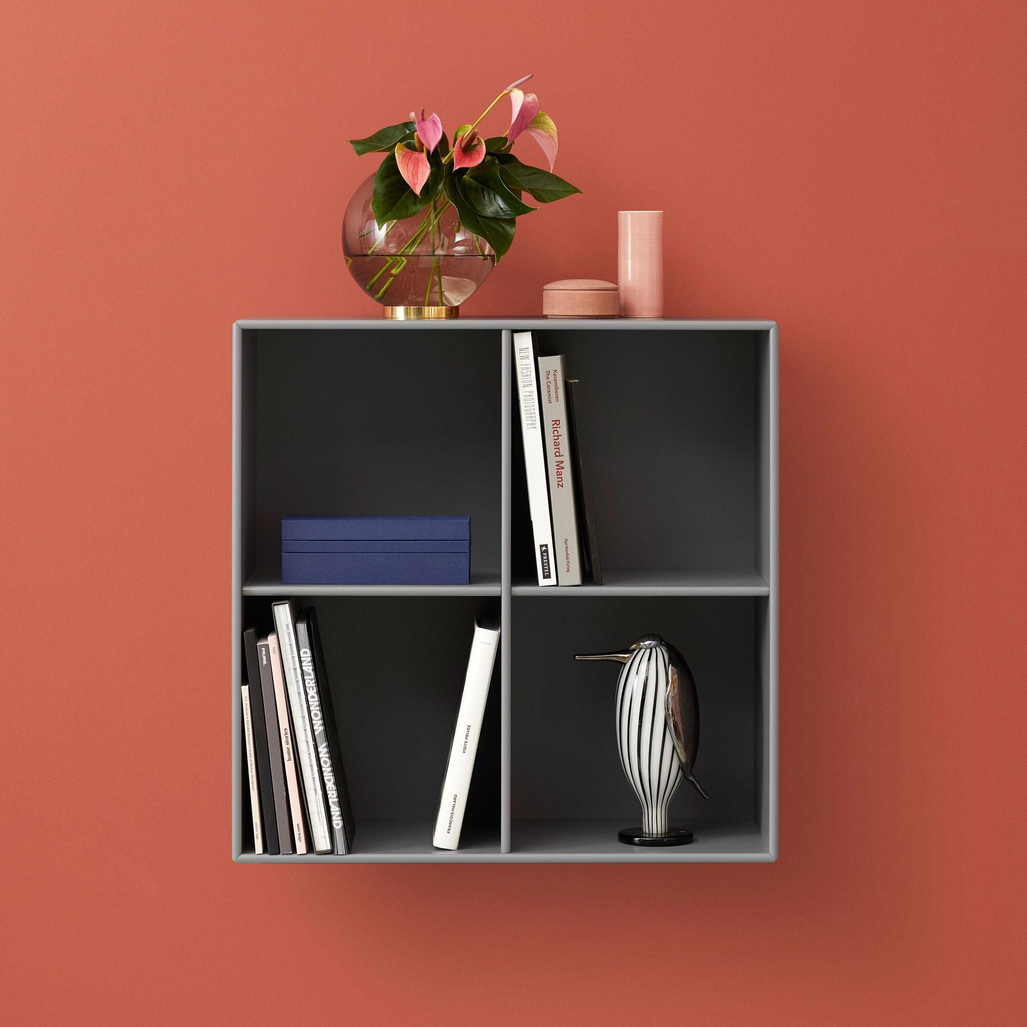 Show Shelf with Wall Hang