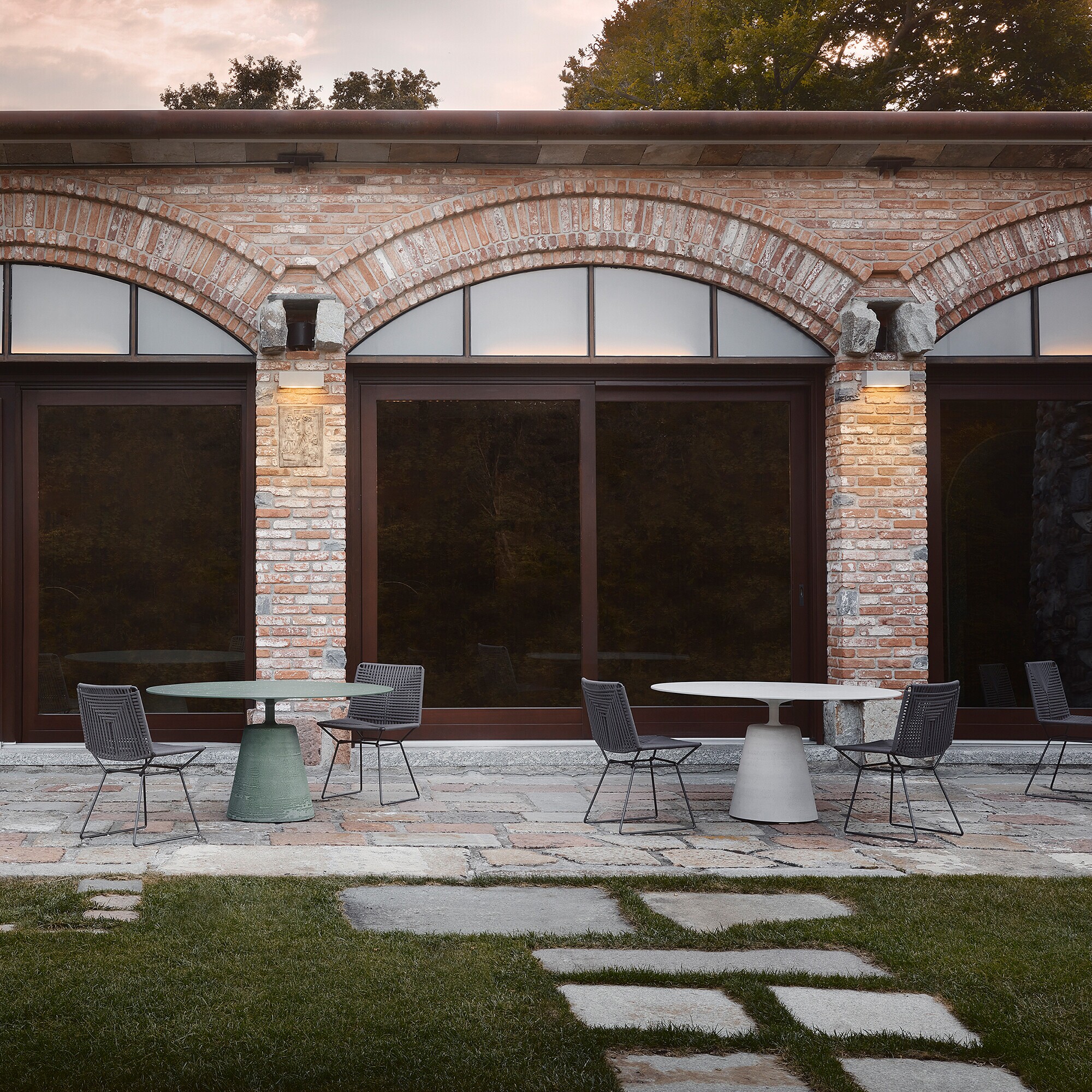 Rock Dining Table Ø 140cm Cement