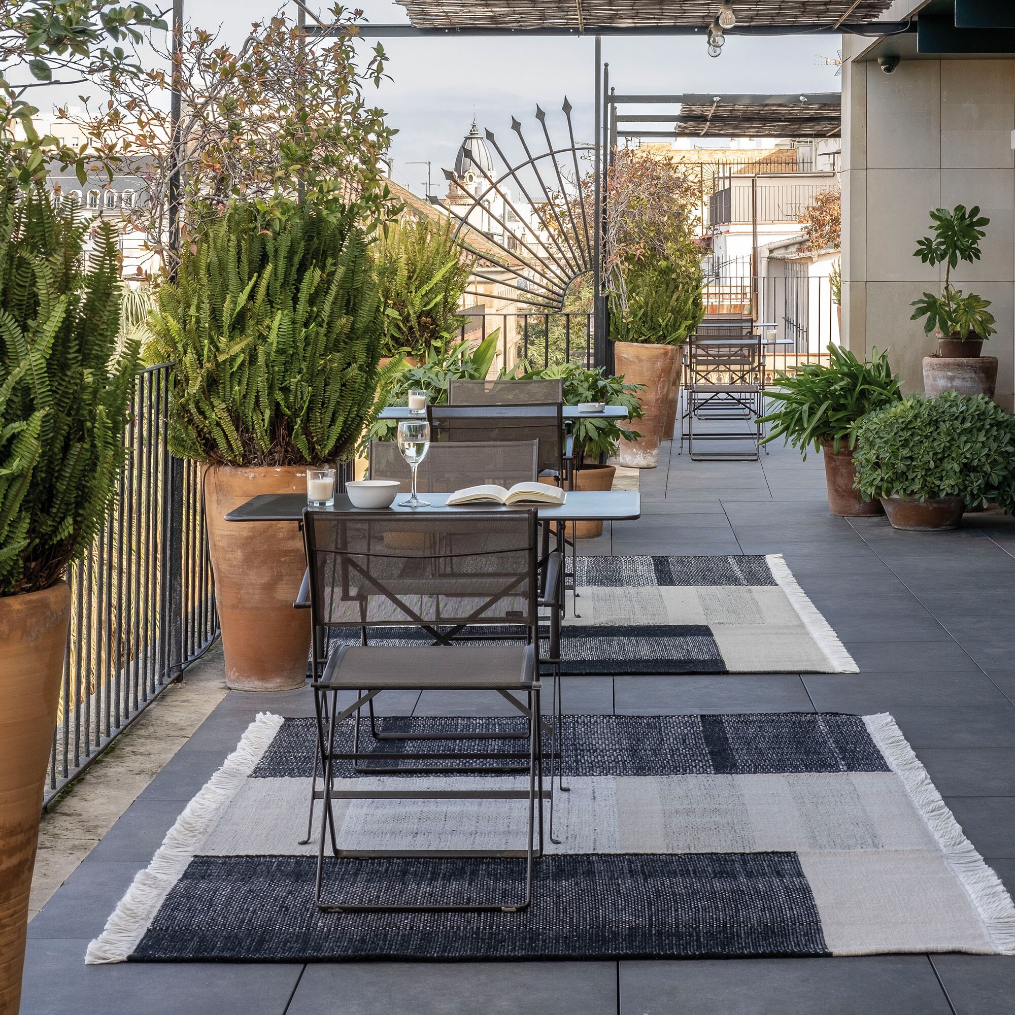 Tres Outdoor Rug 170x240cm