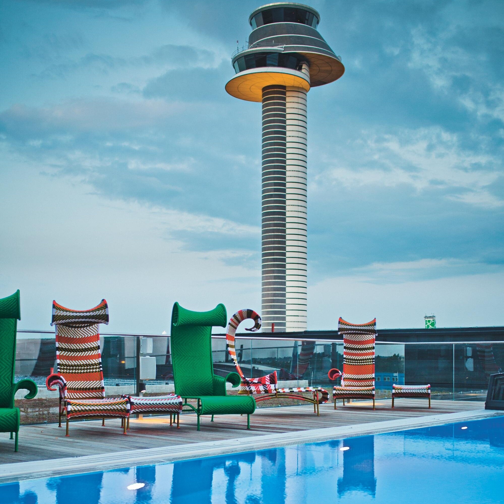 Shadowy Chaise Longue