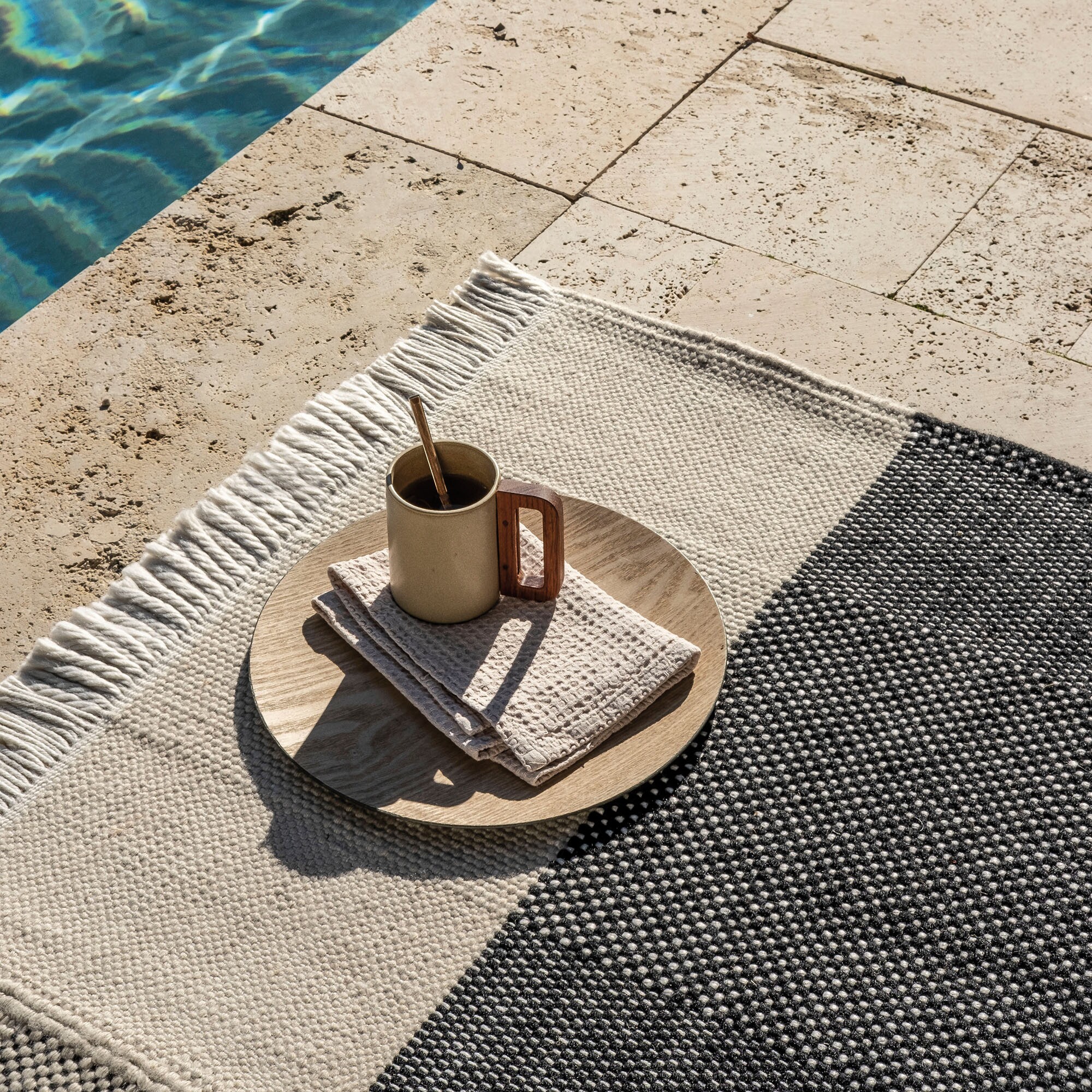 Tres Outdoor Rug 200x300cm