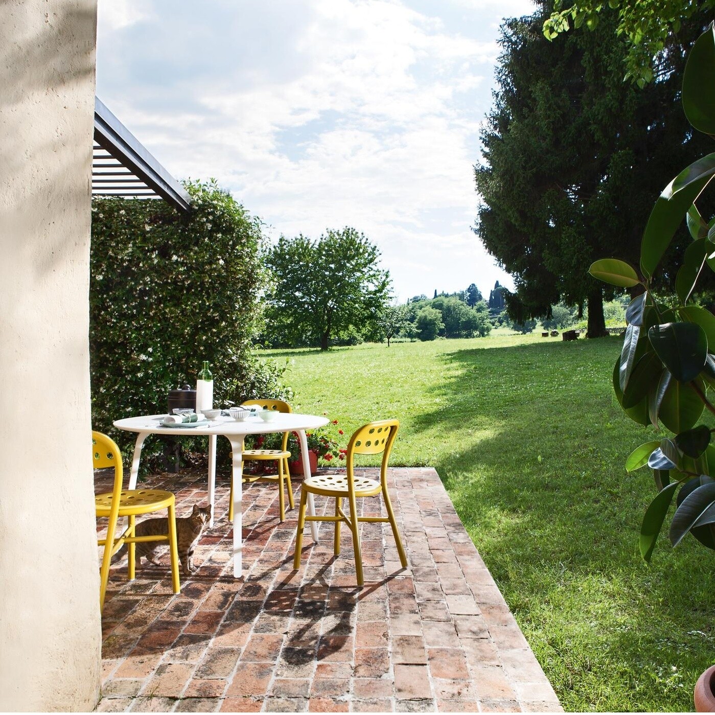 Table First Outdoor round