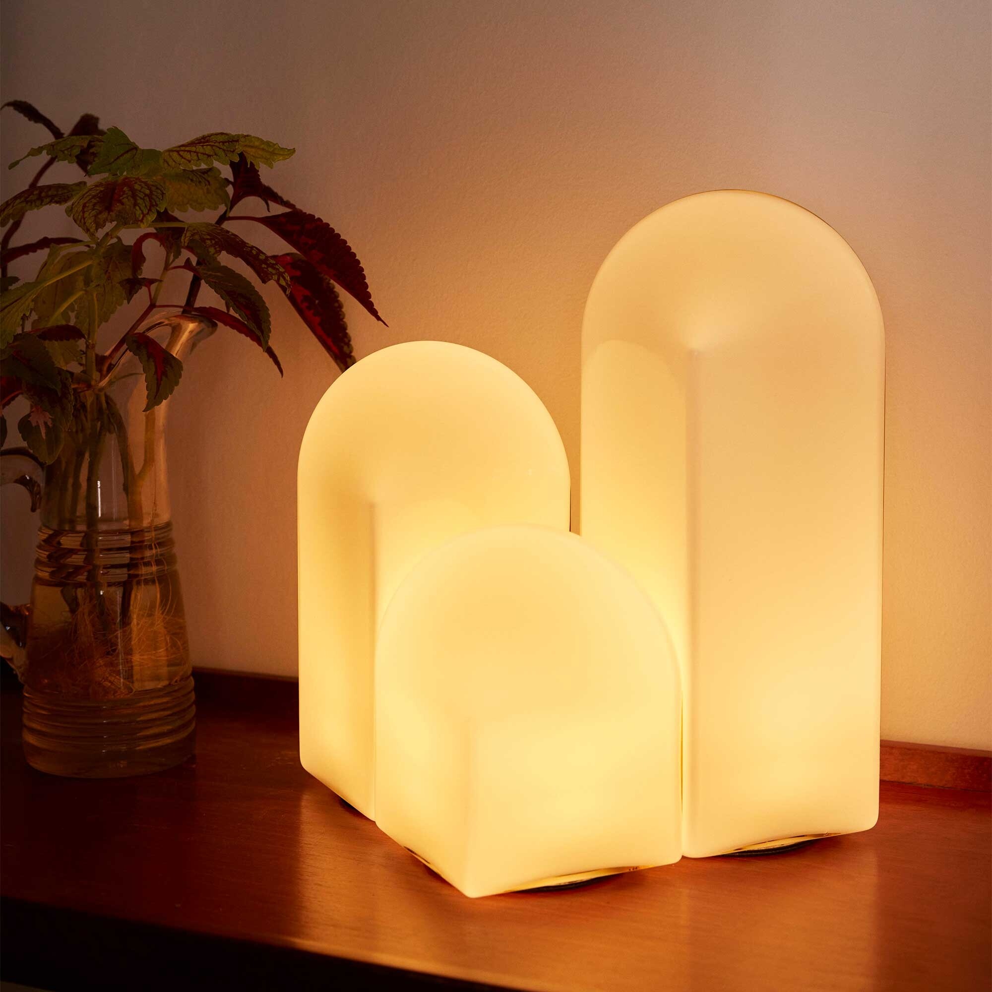 Parade 320 LED Table Lamp