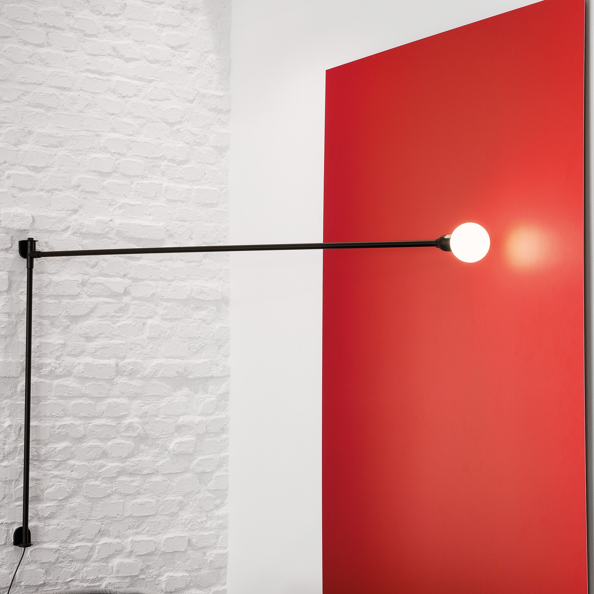 Potence Pivotante Wall Lamp