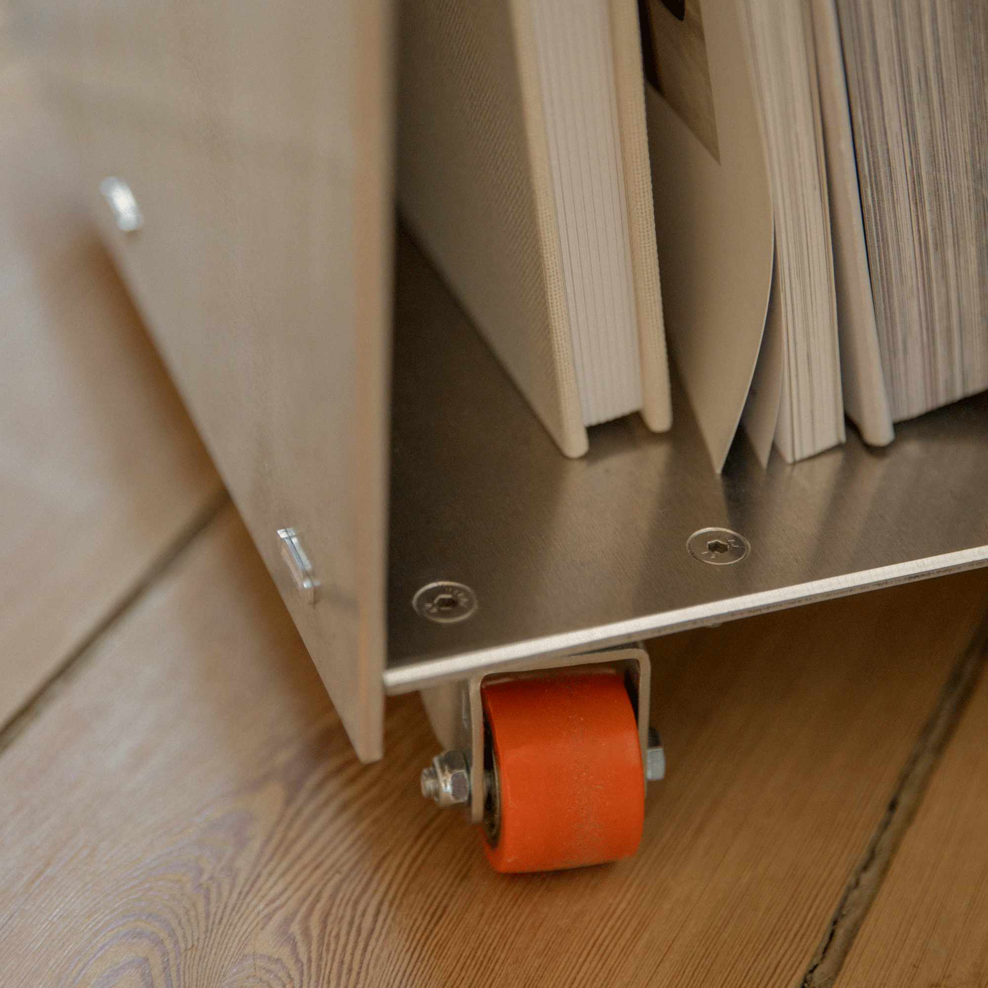 Rivet Roll Container