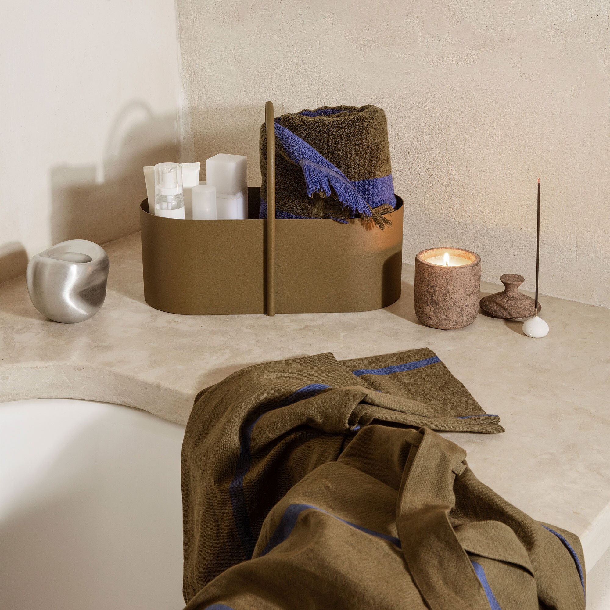 Ura Scented Candle with Lid