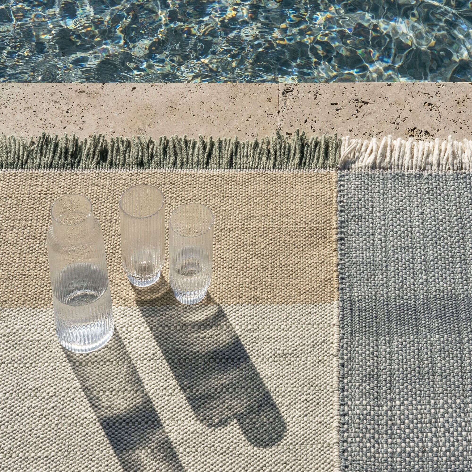 Tres Outdoor Rug 170x240cm
