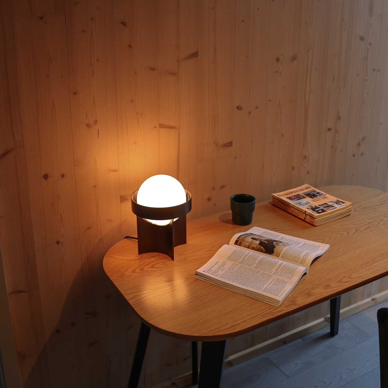 Loop Table Lamp L + Sphere IV
