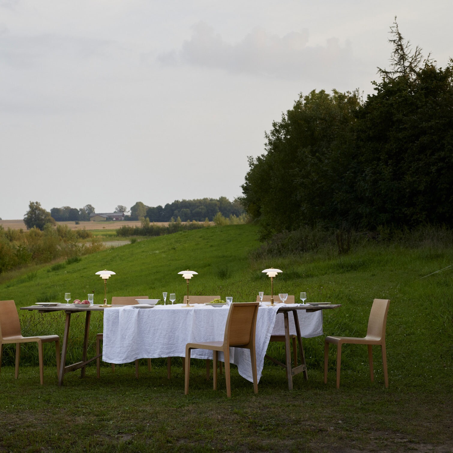 PH 2/1 Portable LED Table Lamp with Battery