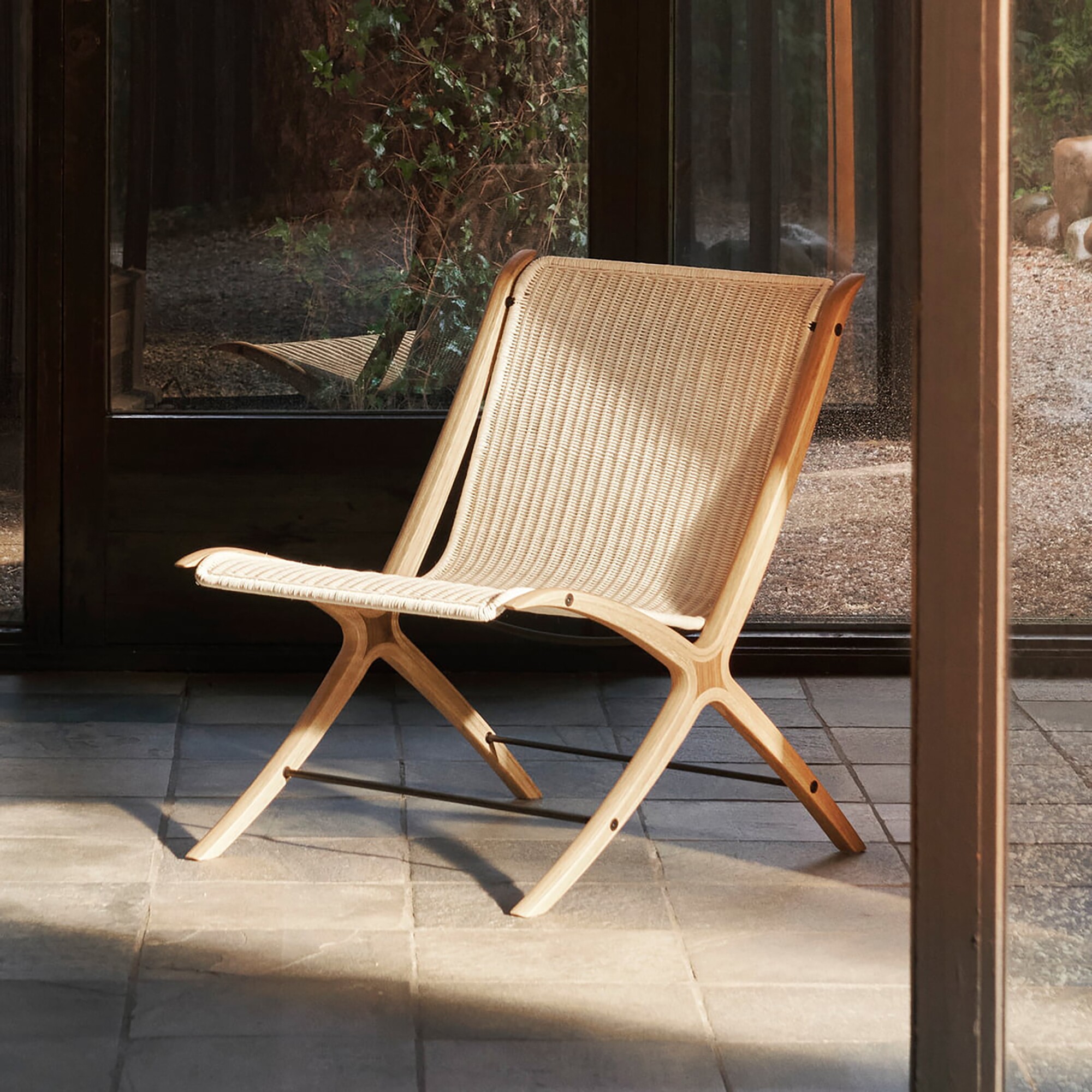 X HM10 Lounge Chair