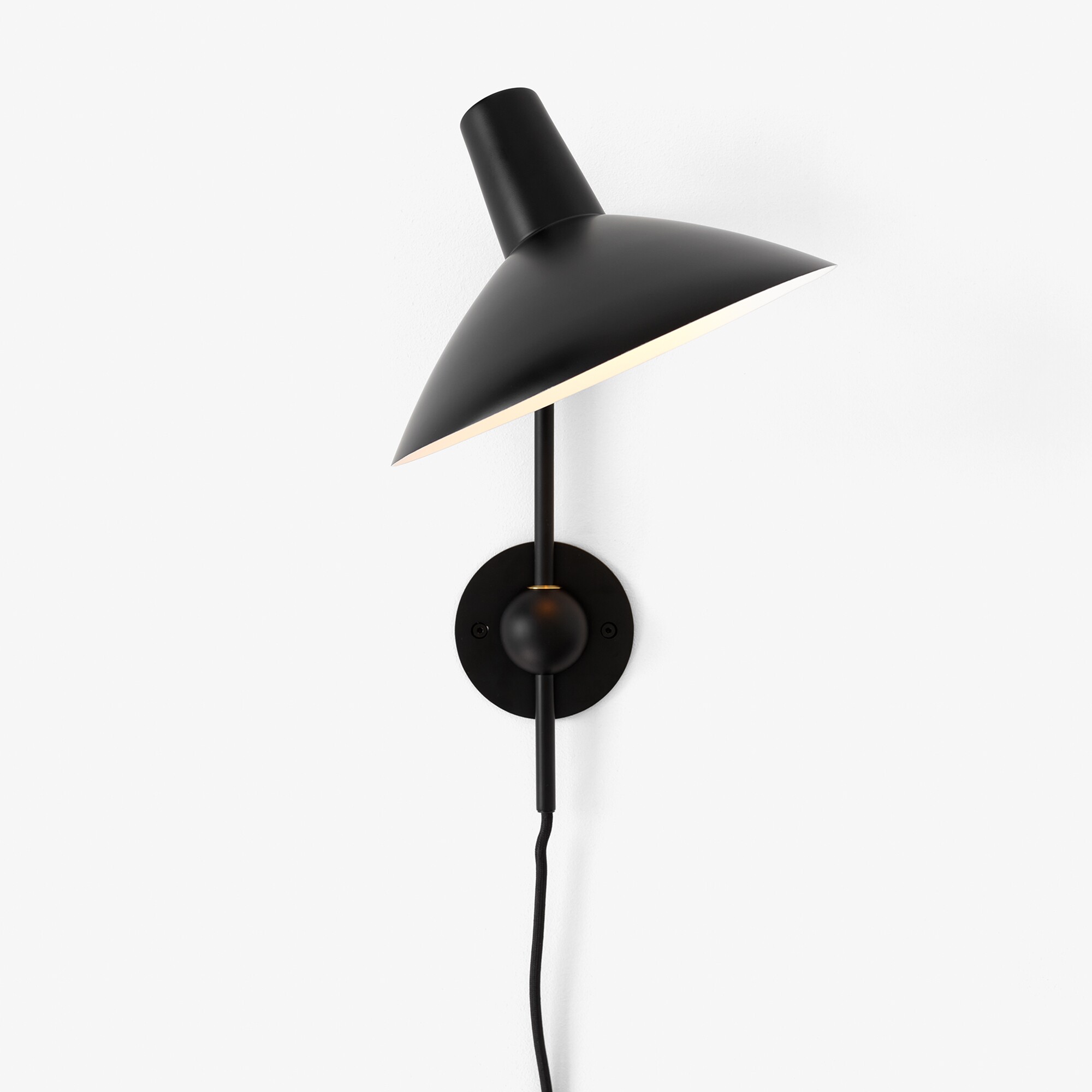 Tripod HM12 Wall Lamp