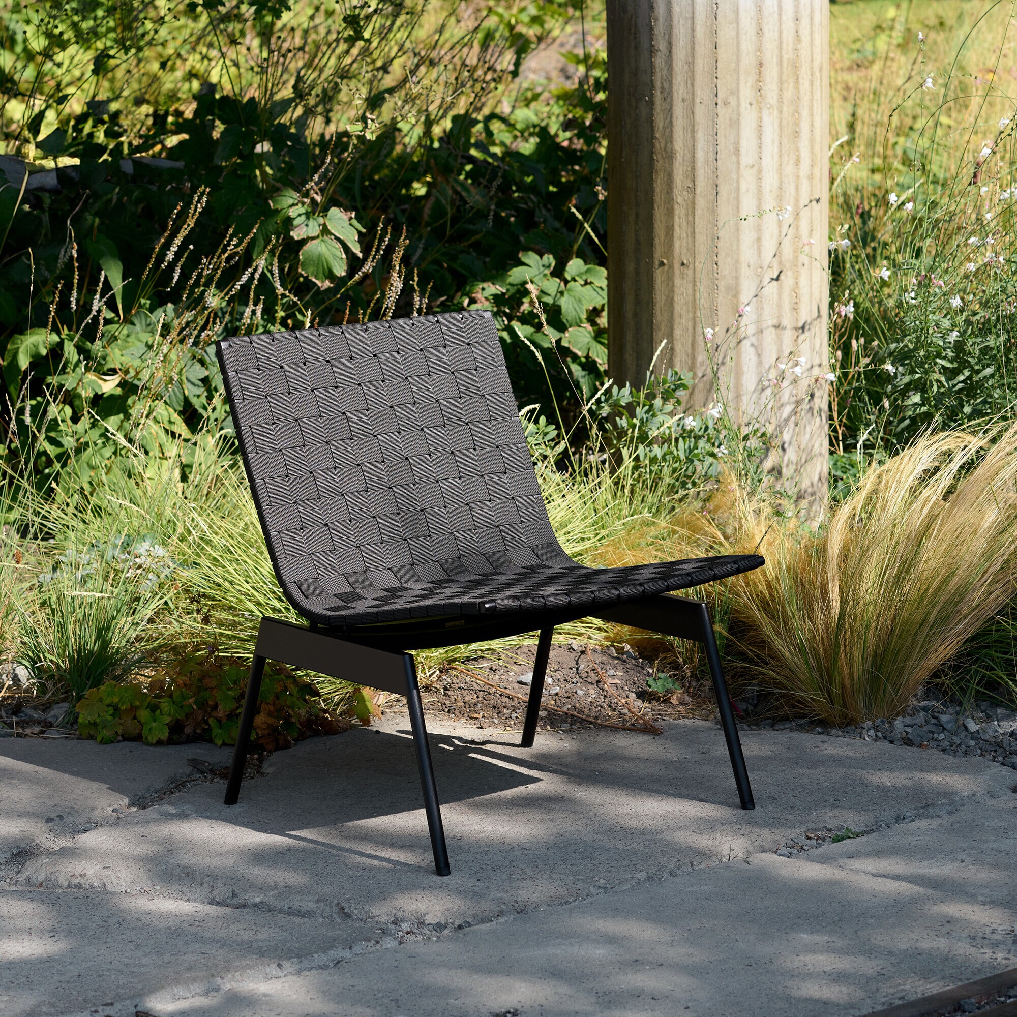 Ville AV44 Outdoor Lounge Chair