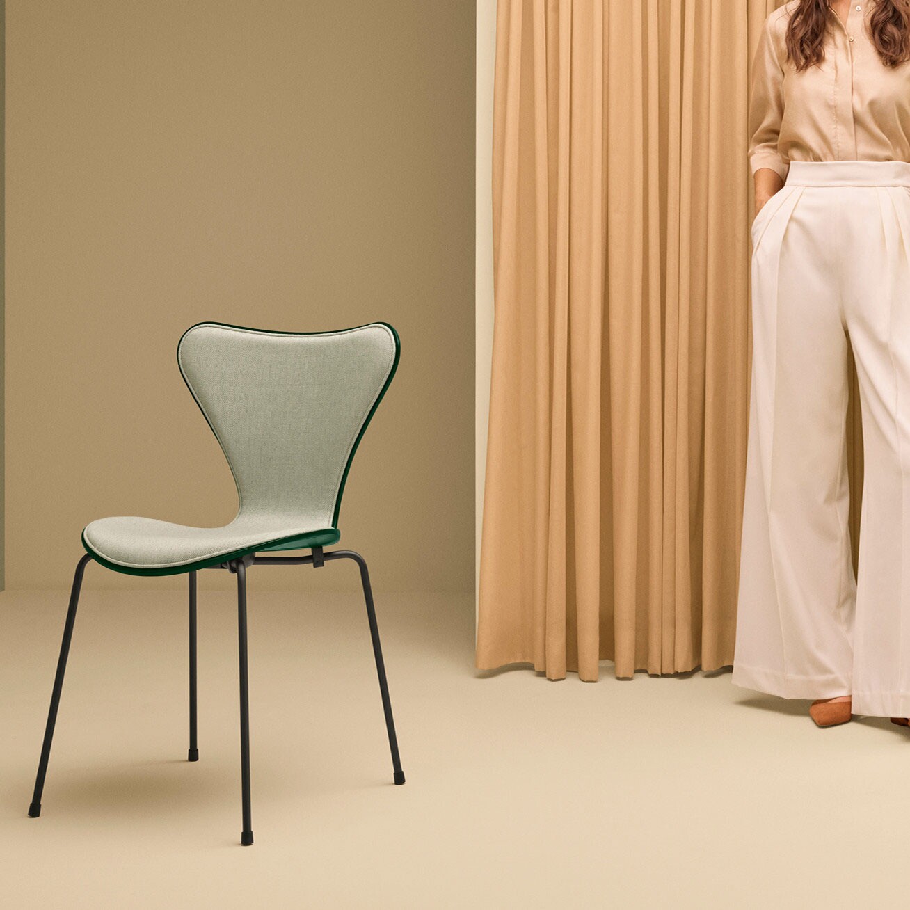 Series 7™ Chair Front Upholstered Brown Bronze