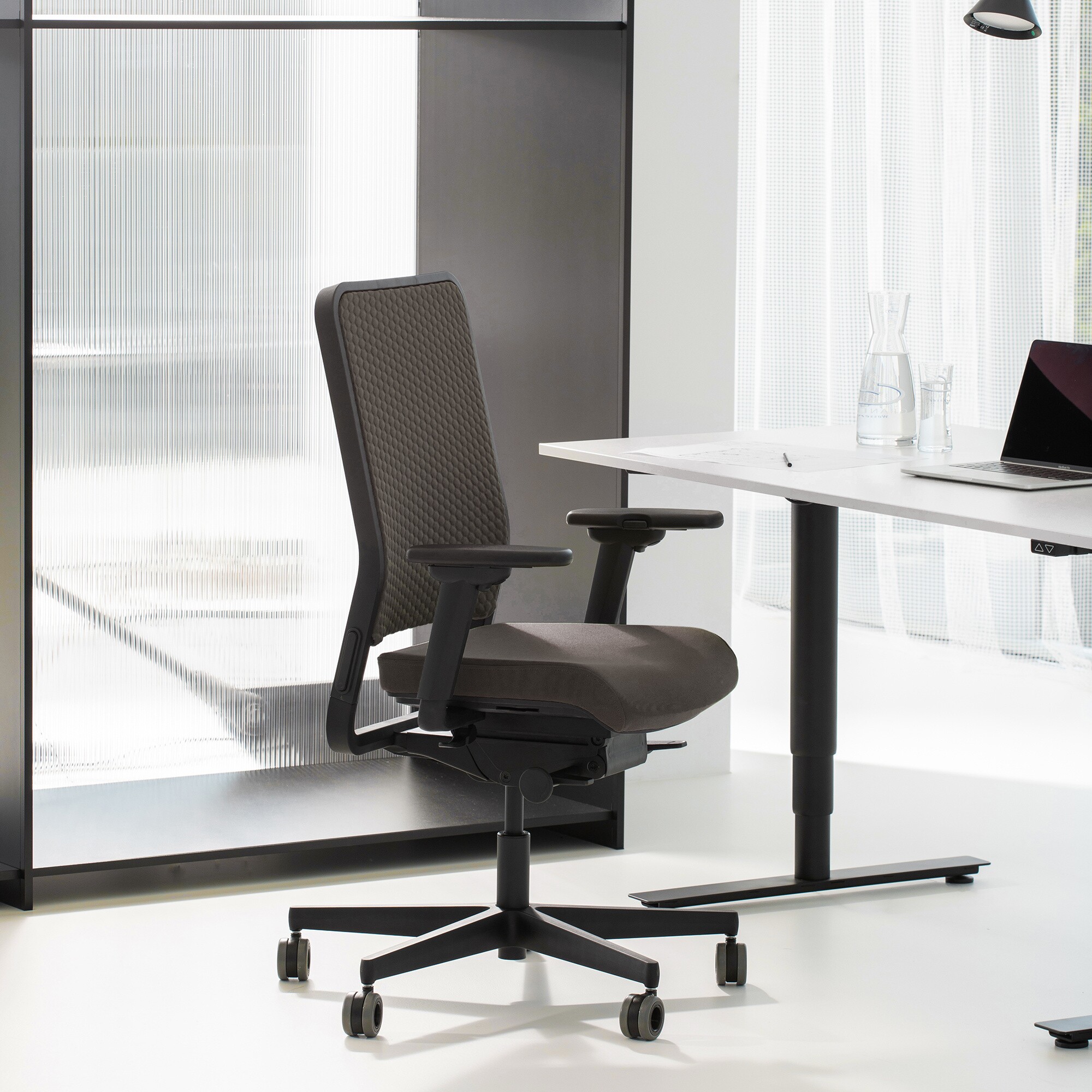 W1C Low Office Chair Backrest Flat Upholstery