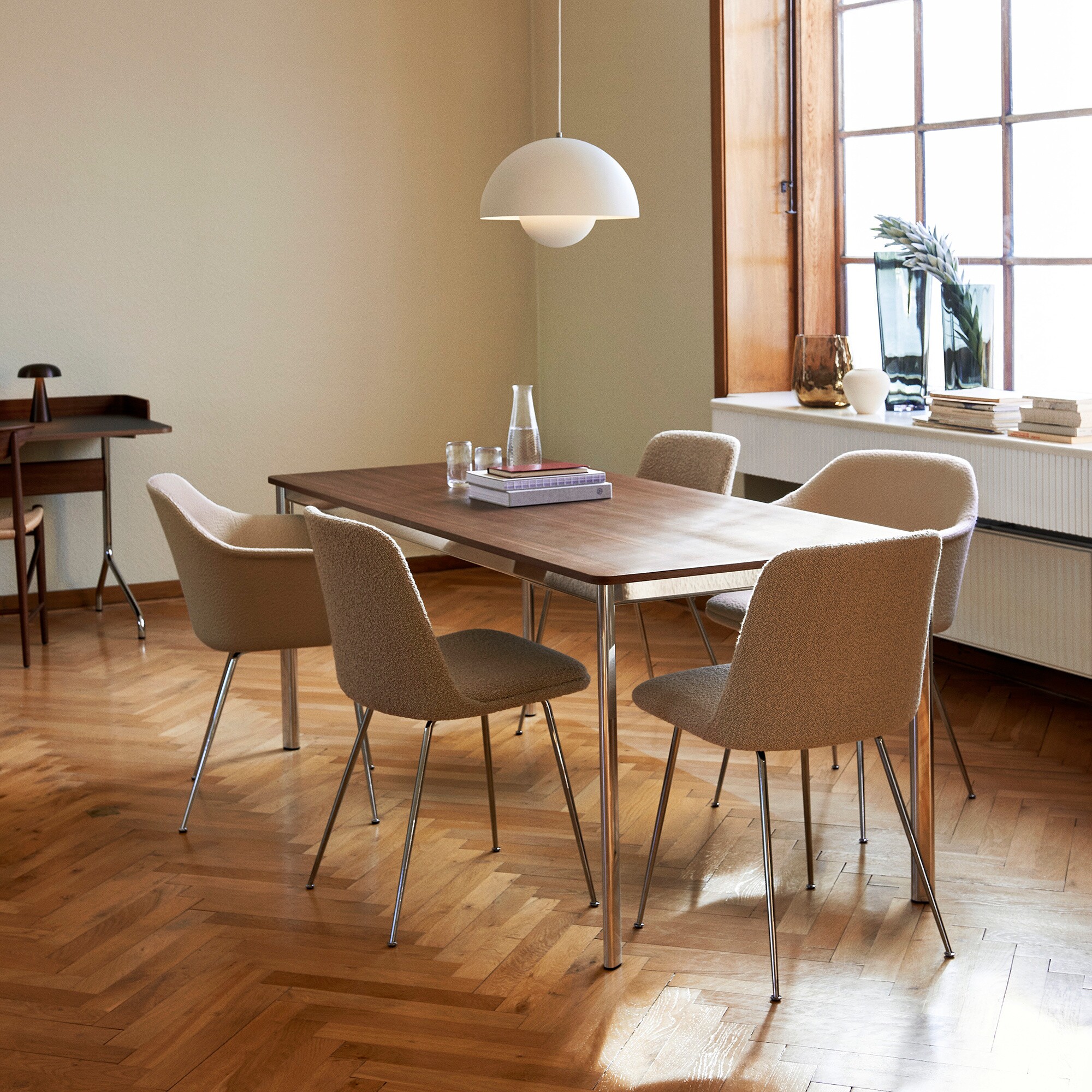 Pavilion AV17 Desk Frame Chrome