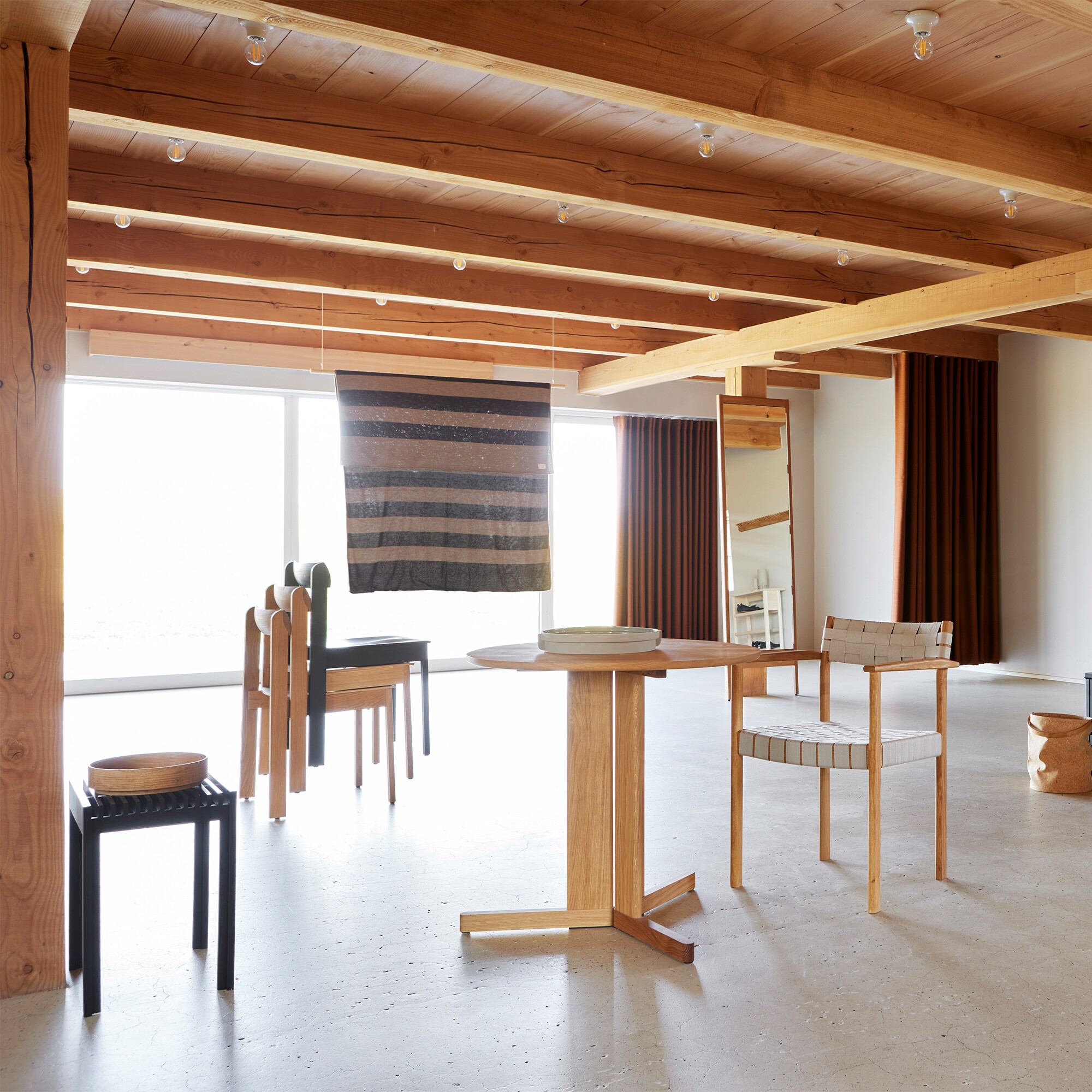 Trefoil Table Ø75cm