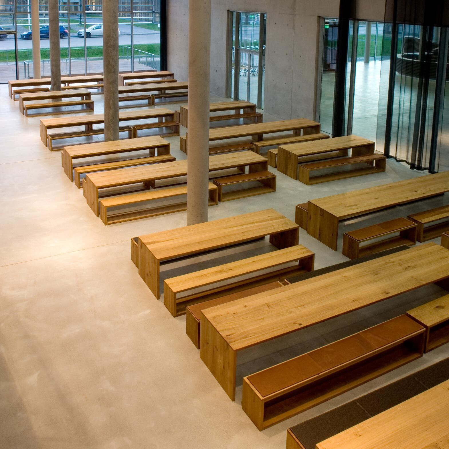 Ponte Dining Table