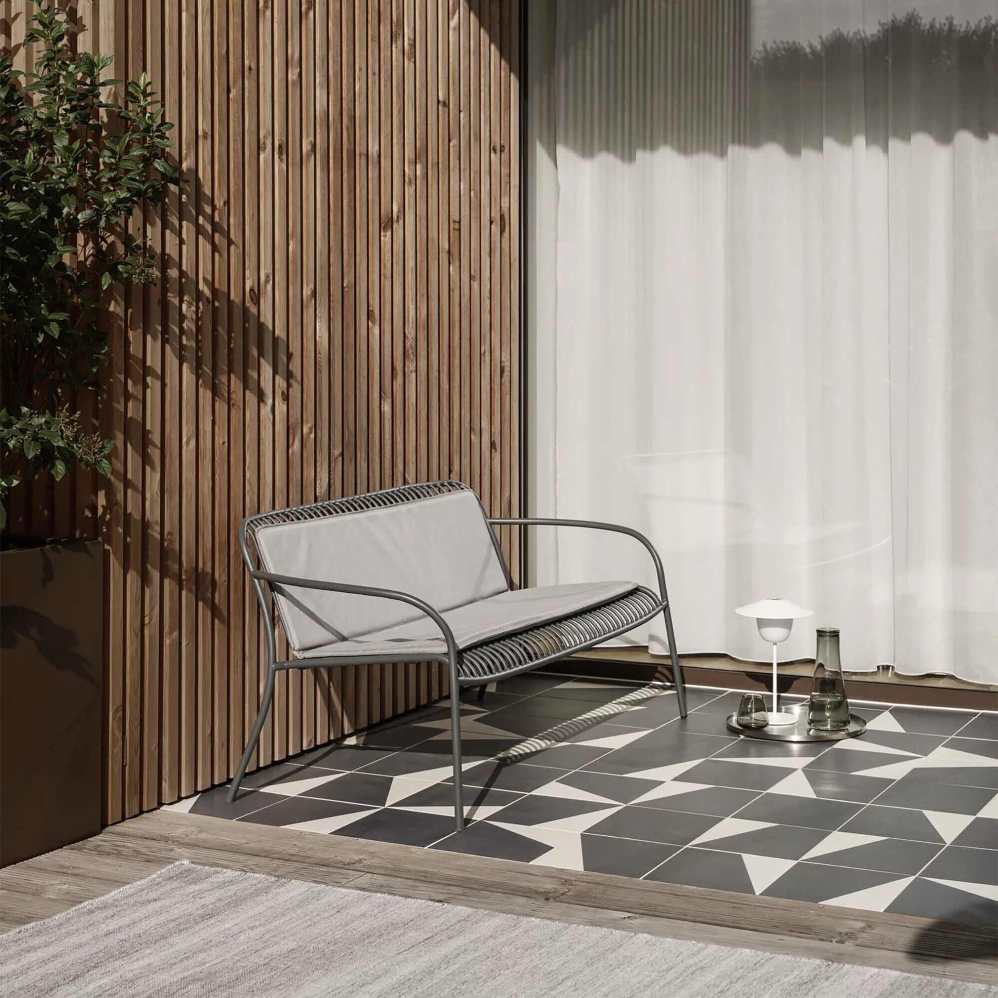 Yua Wire Outdoor Lounge Sofa