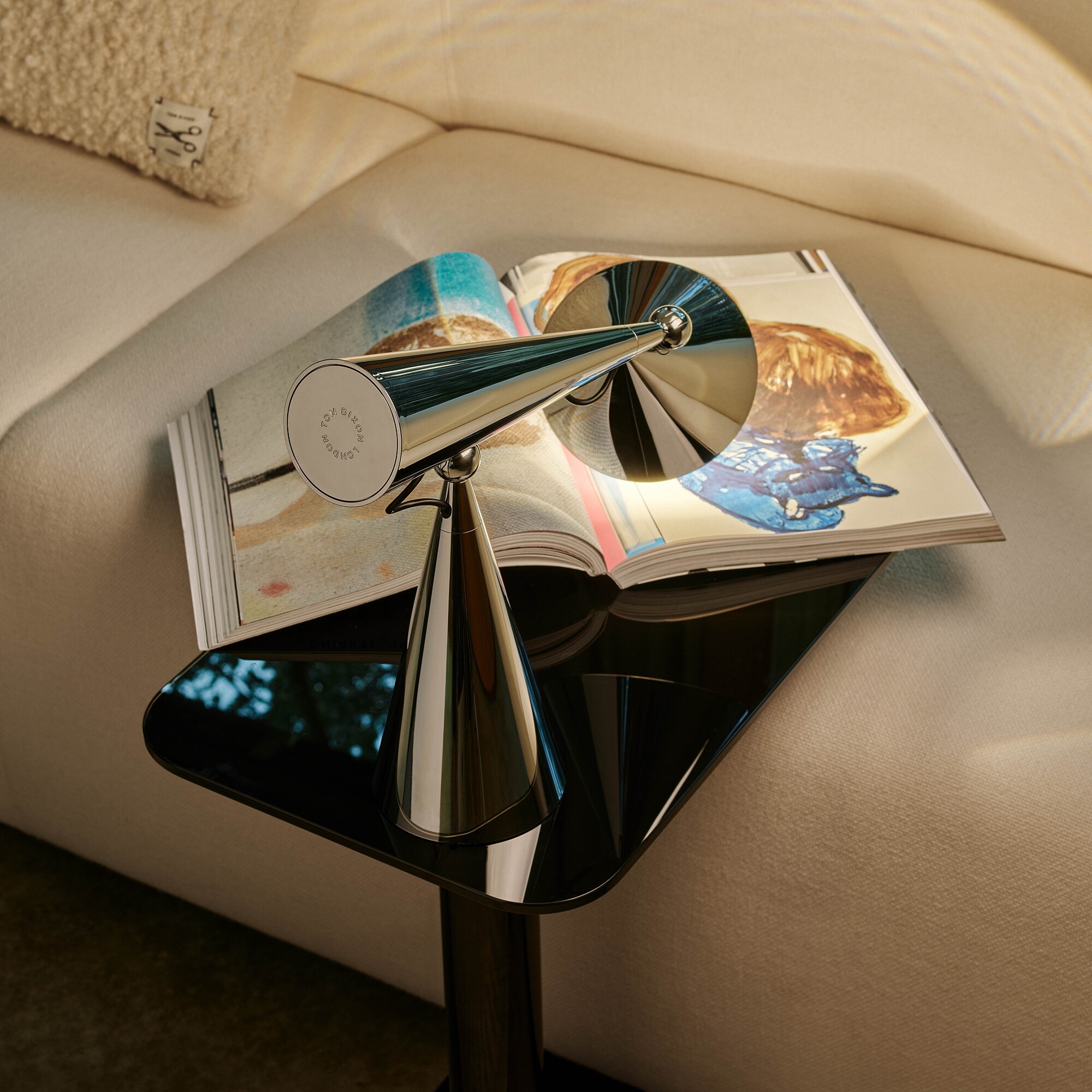 Pose Task LED Table Lamp