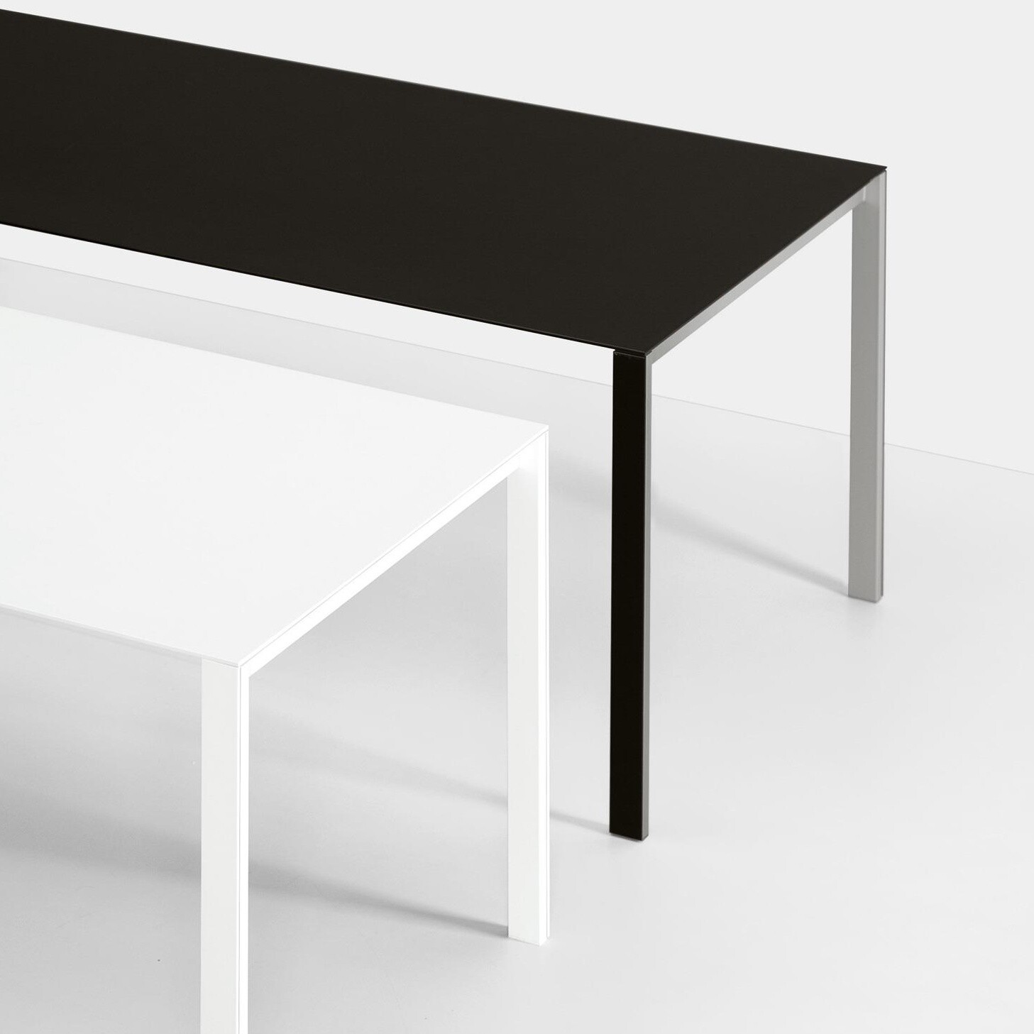 Thin-K Longo Aluminium Table