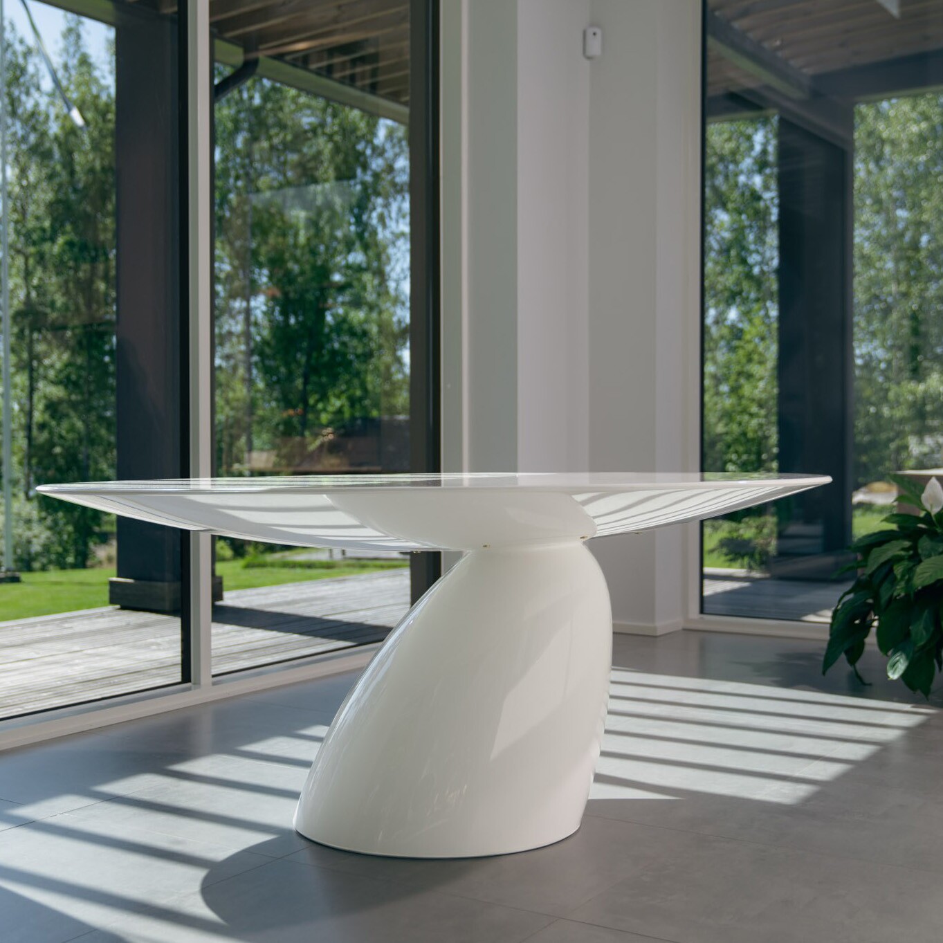 Parabel Oval Dining Table 164x110cm