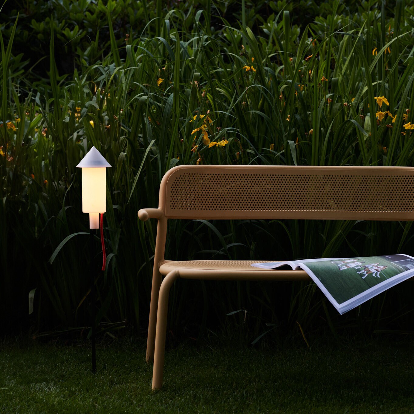 Racket la Surprise LED Outdoor Torch Solar Powered