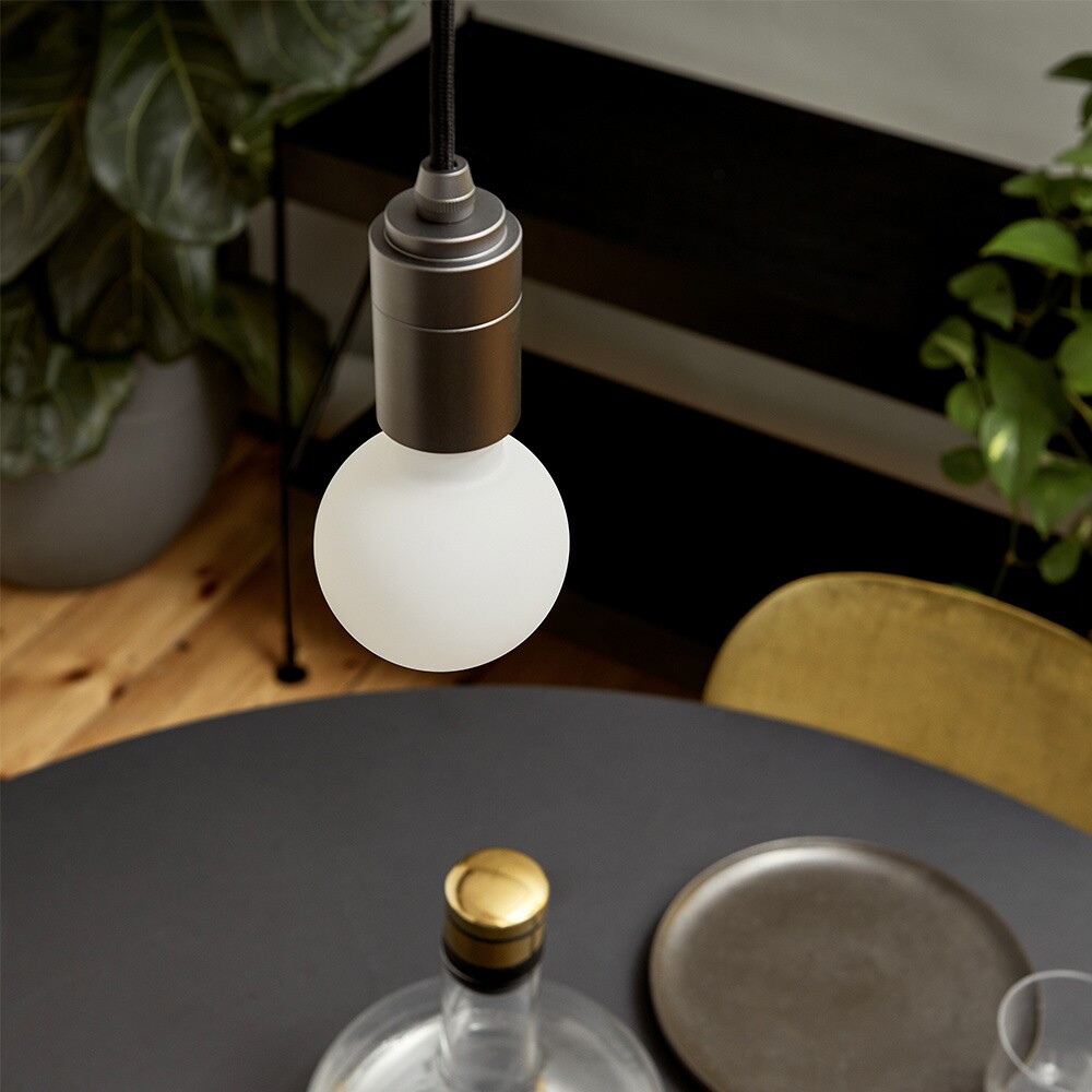 Sphere II LED E27 GLOBE 360° 6W =} 41W Dim To Warm