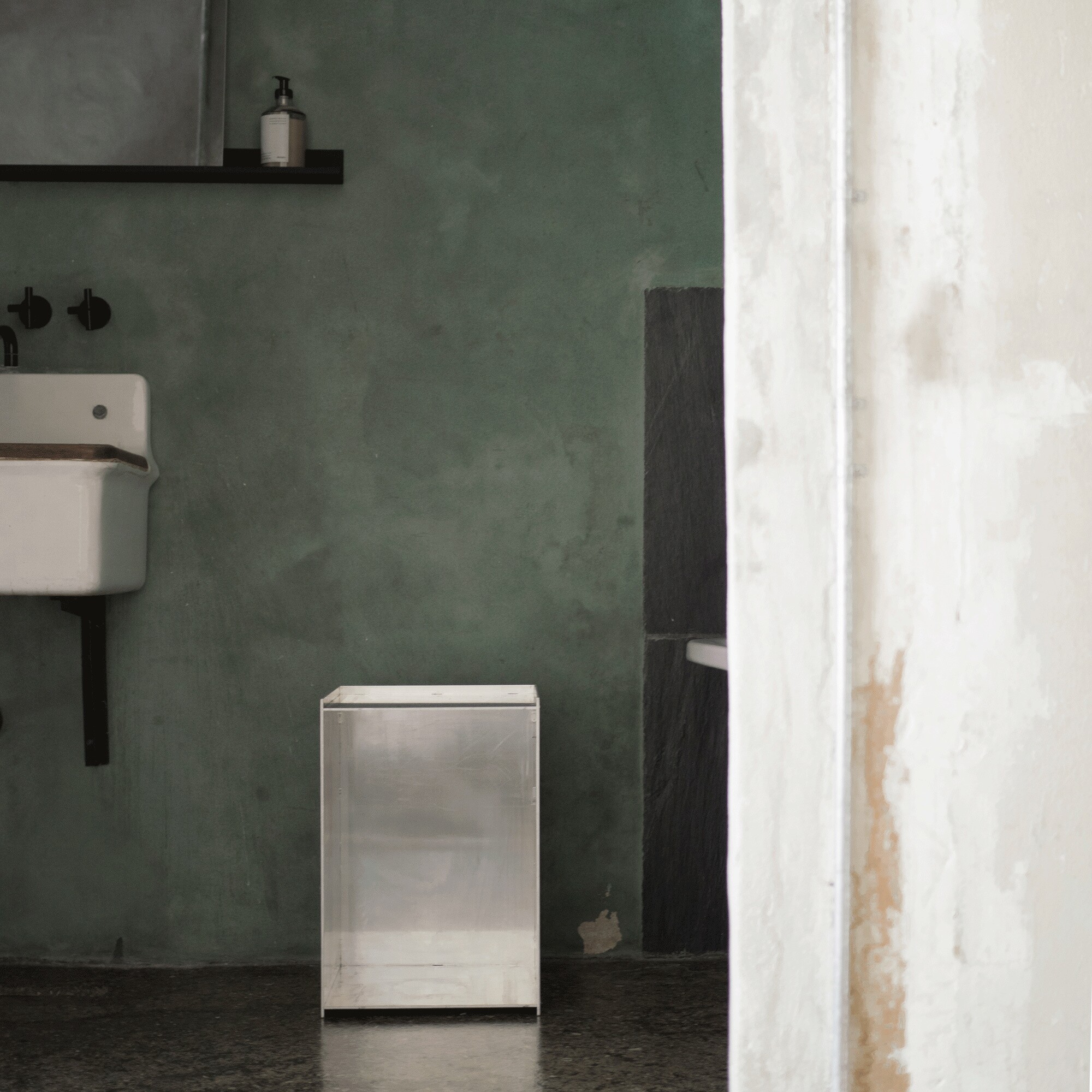 Rivet Side Table 32,8x48x32,8cm