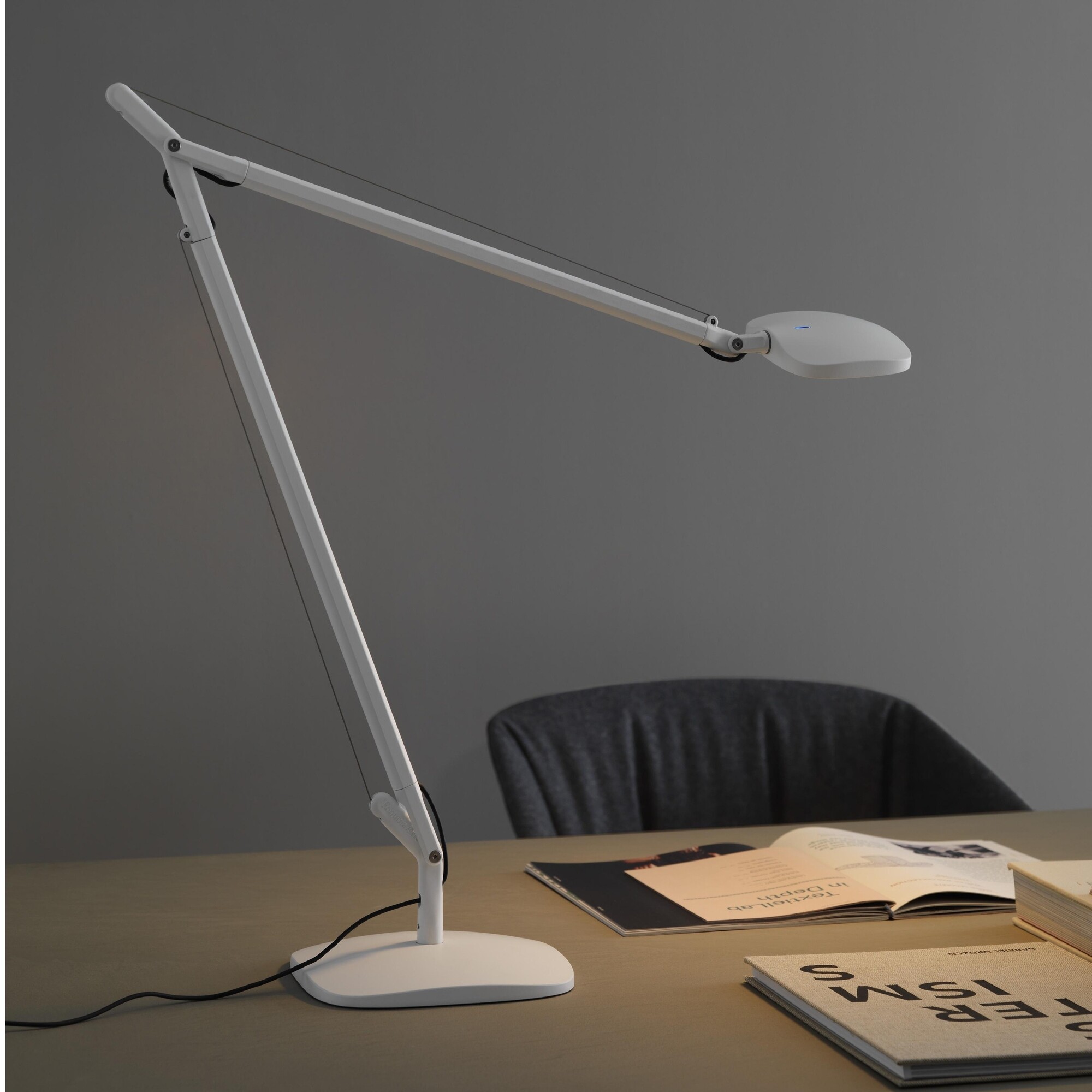 Volée LED Desk Lamp