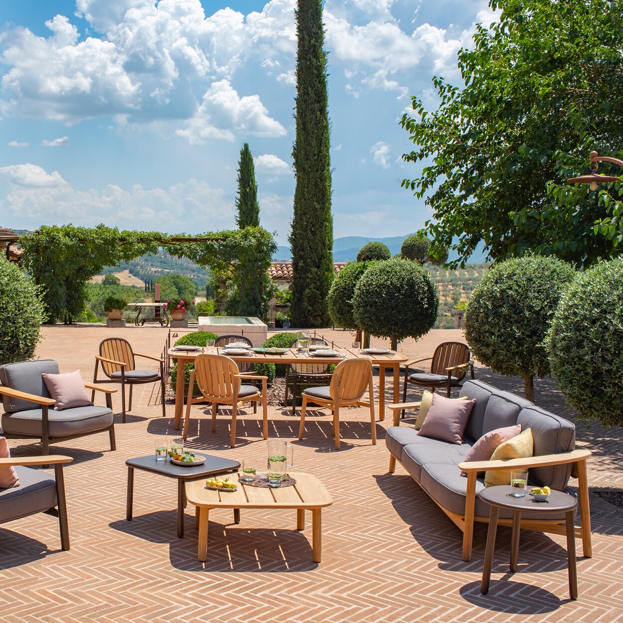 Twins Side Table Low 85x85cm