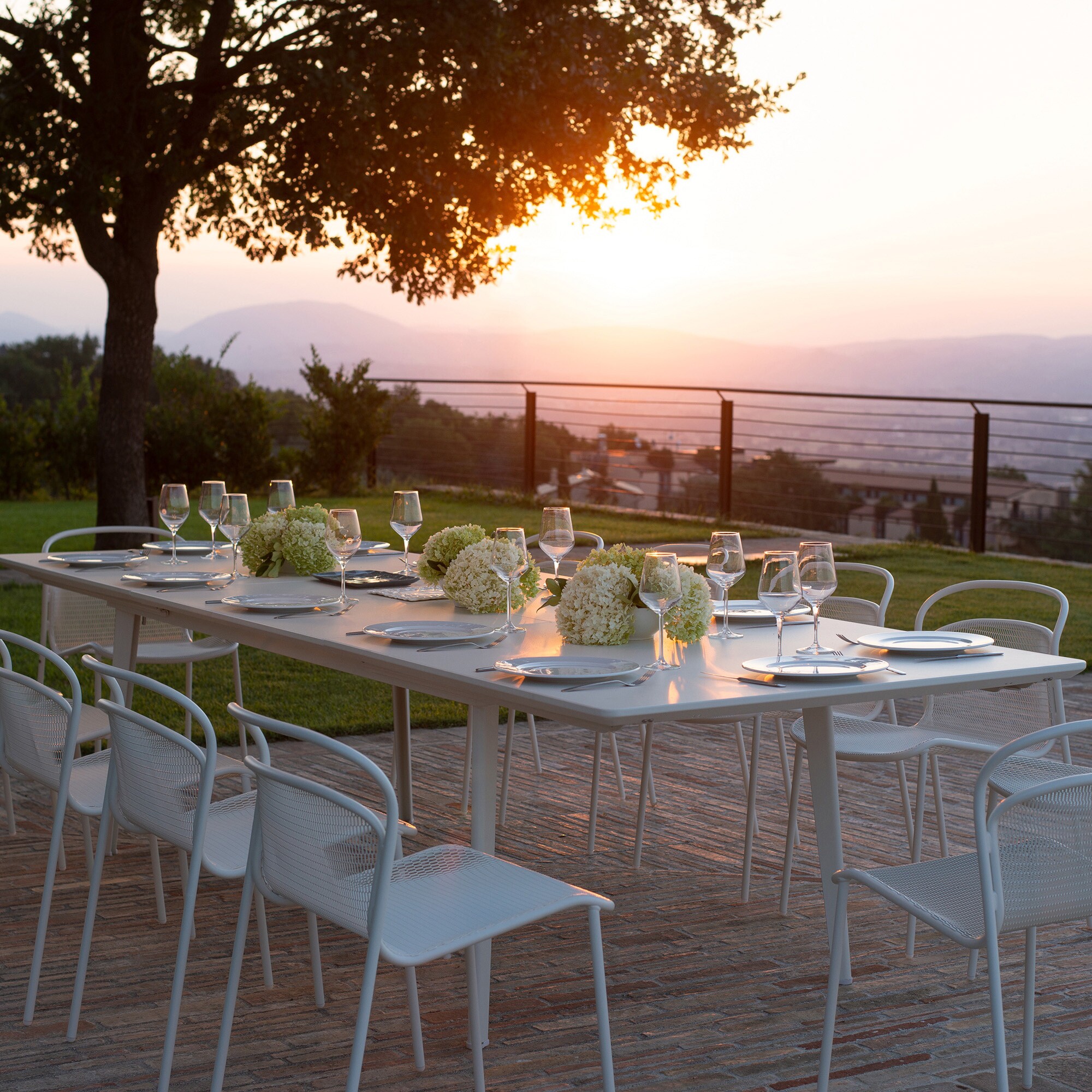 Plus4 Extendable Garden Table 160x90cm