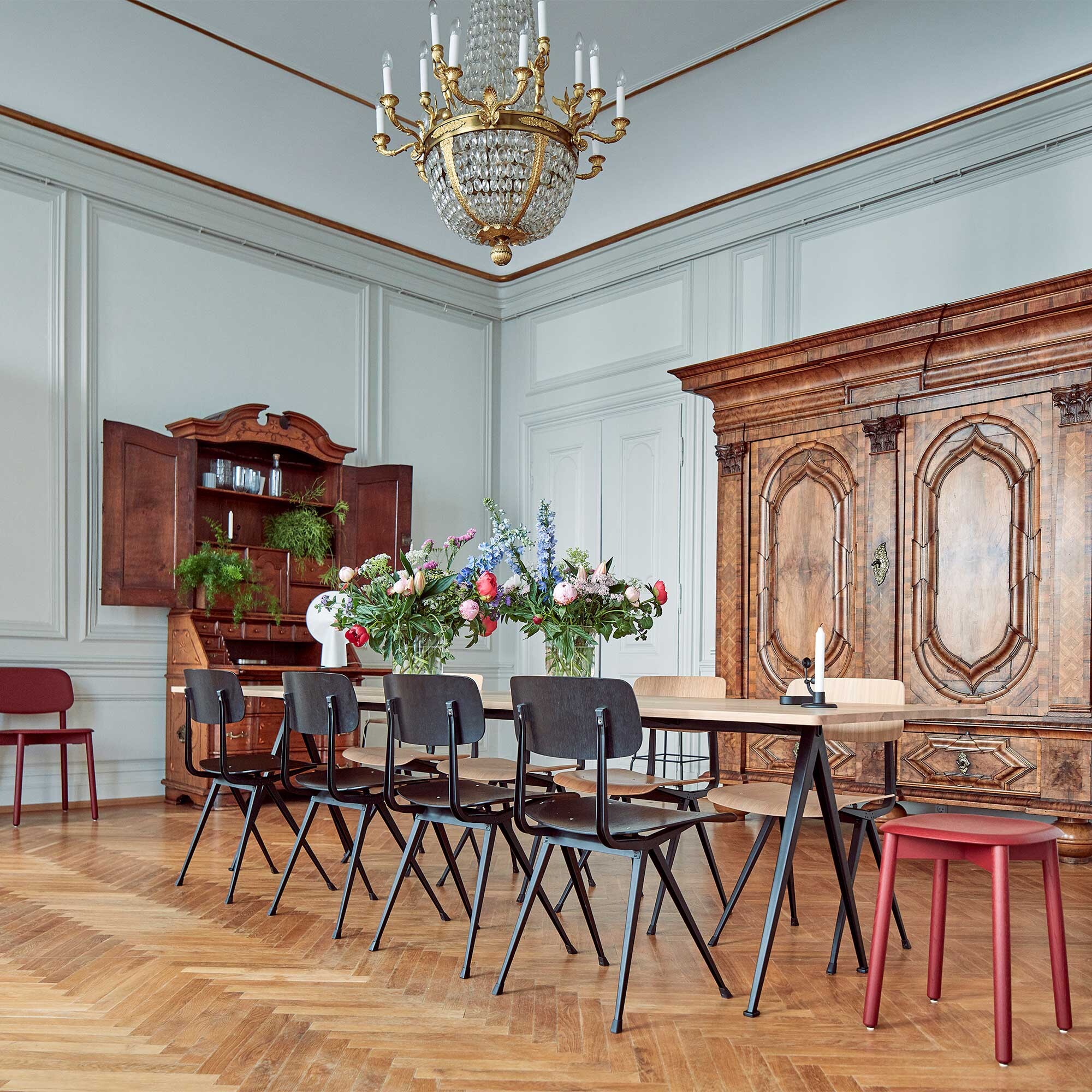 Pyramid 02 Table Black Base 250x85cm