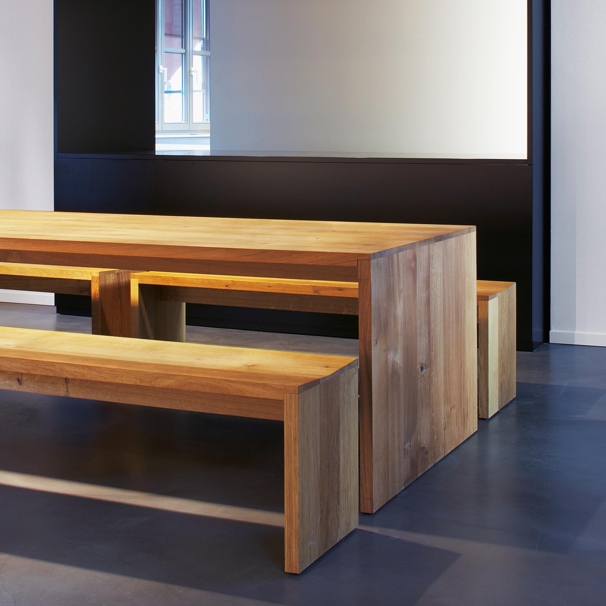 Ponte Dining Table
