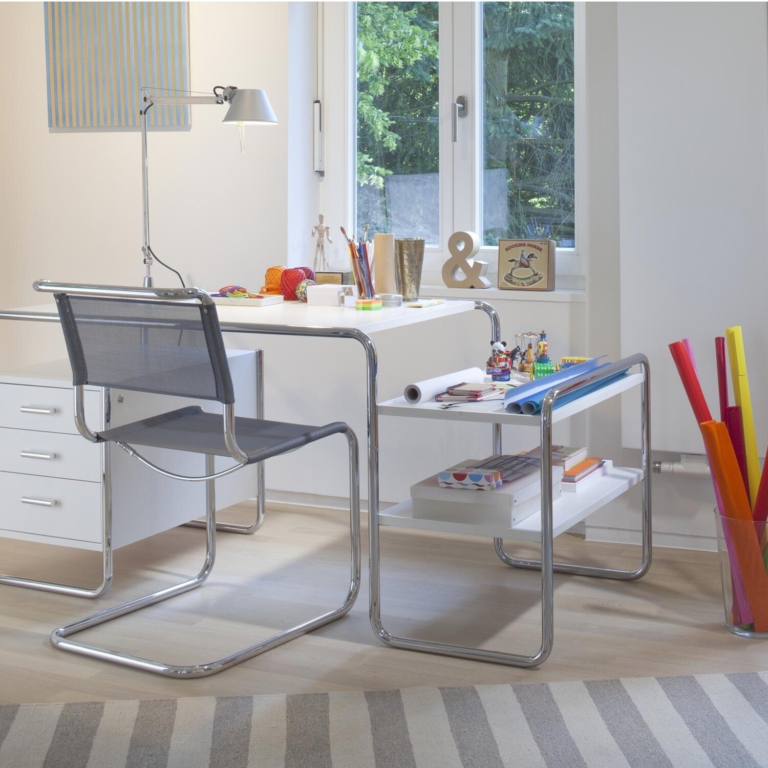 S 33 N Cantilever Chair