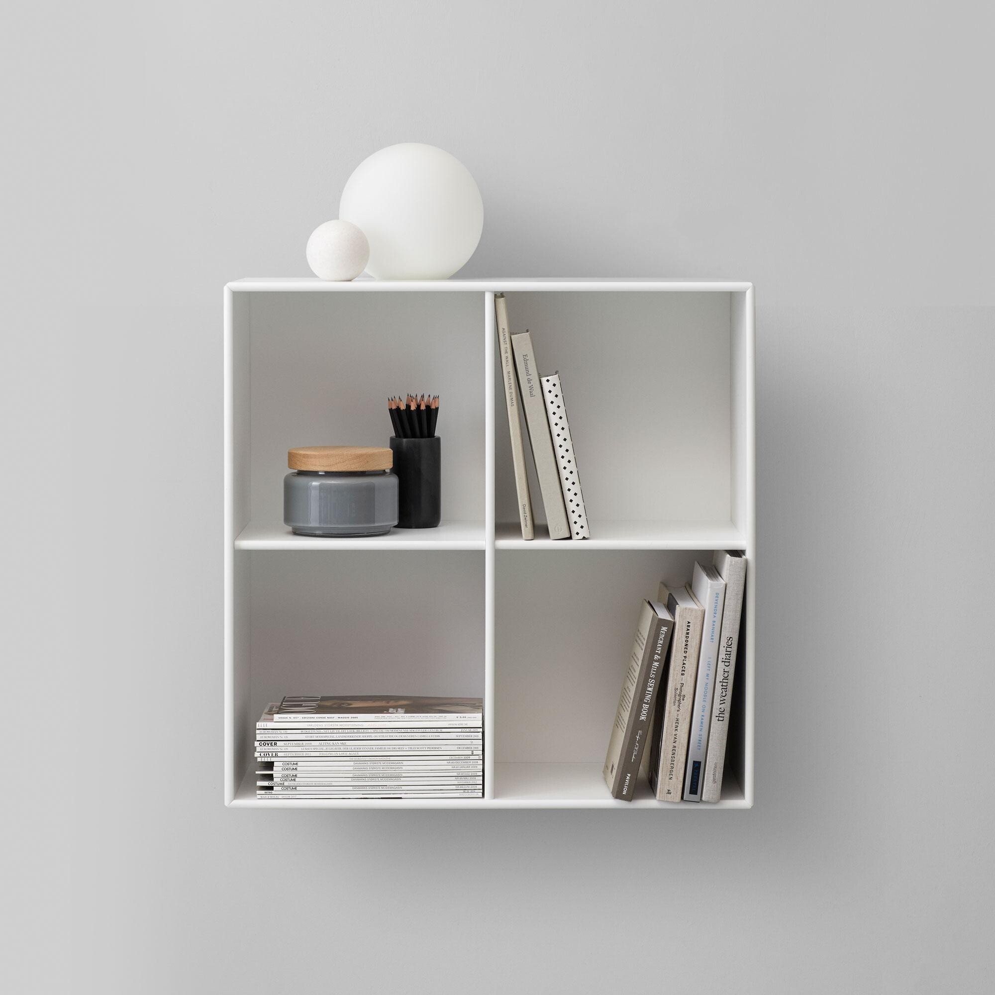 Show Shelf with Wall Hang