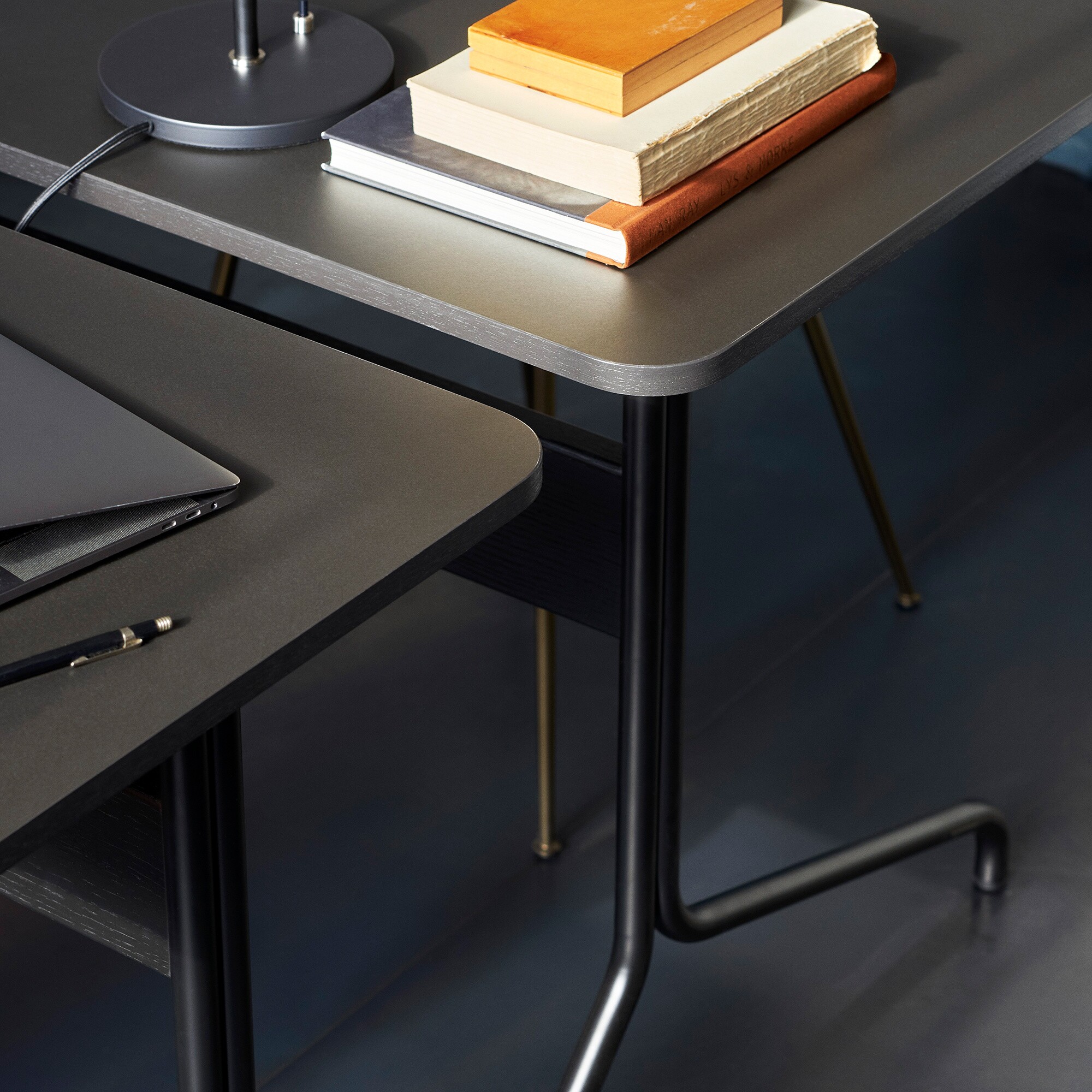Pavilion AV16 Desk Frame Black