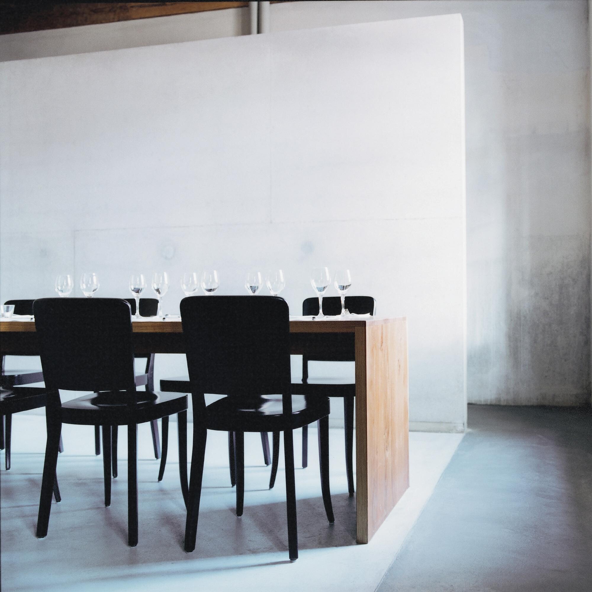 Ponte Dining Table