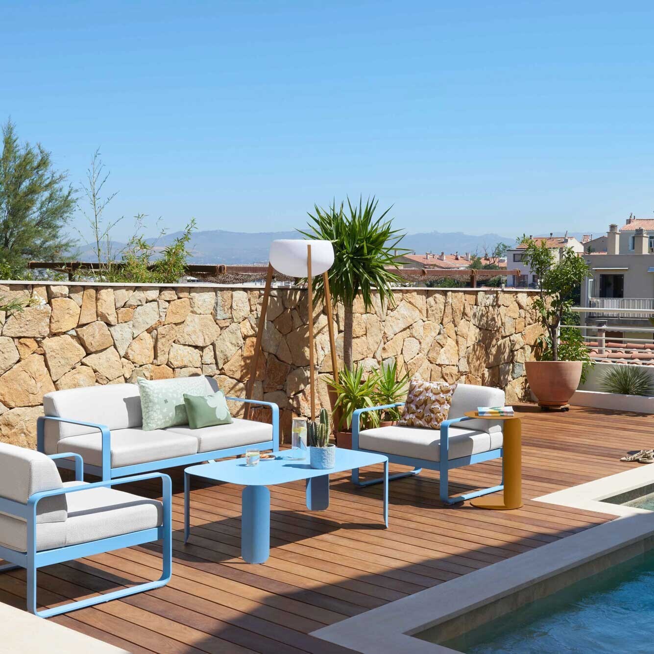 Yunos LED Solar Lamp