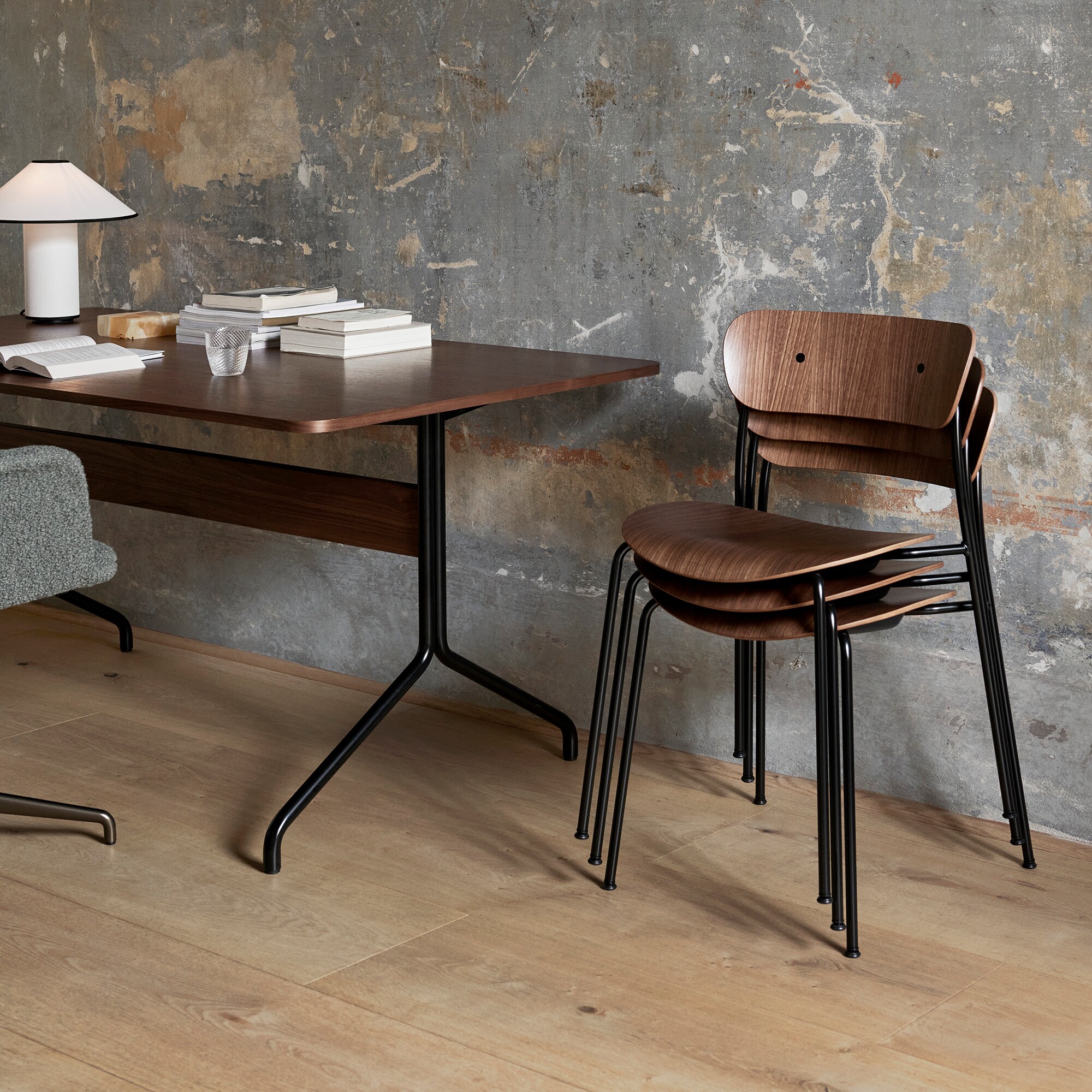 Pavilion AV18 Desk 90x160cm Frame Black