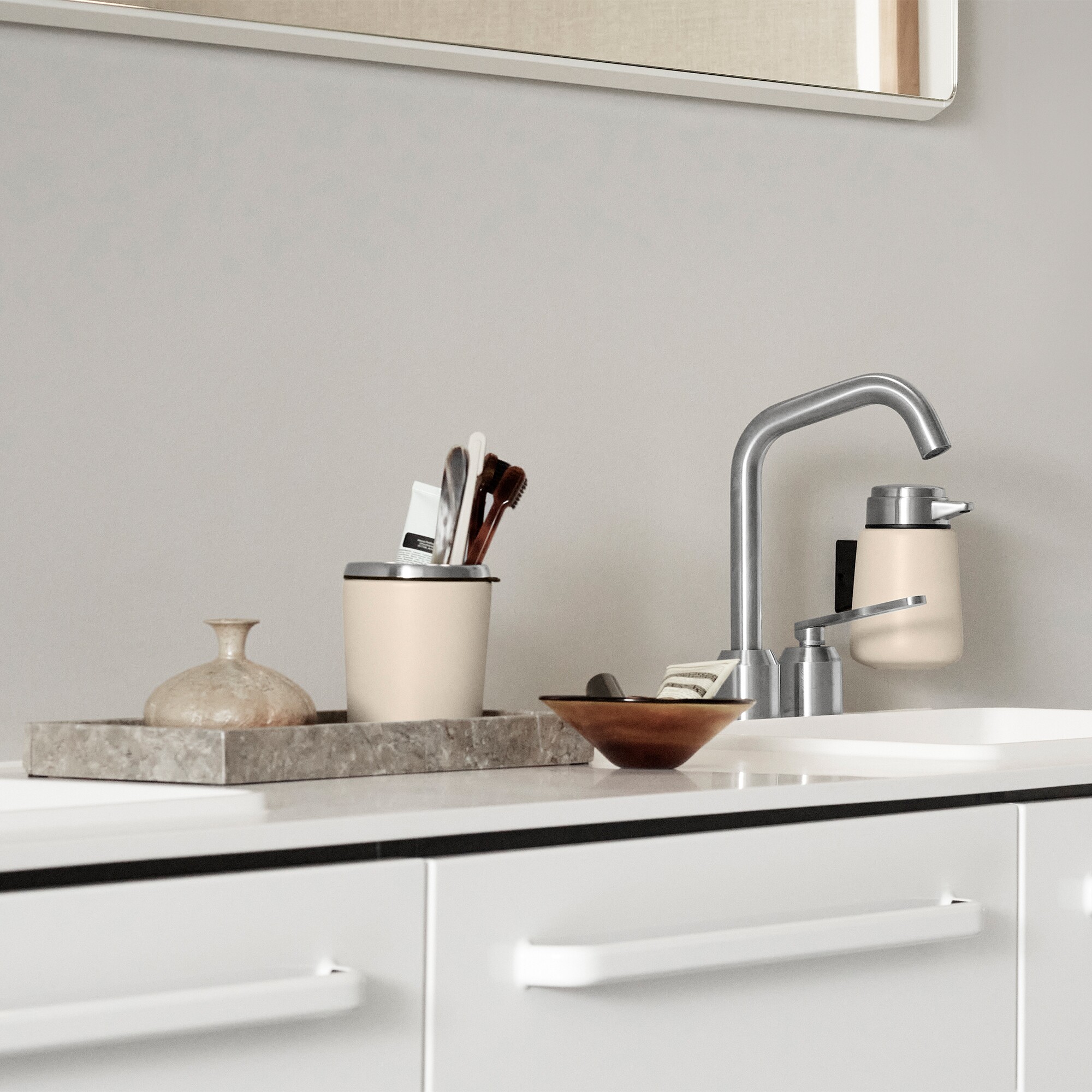 Vipp9w Soap Dispenser for Wall Mounting